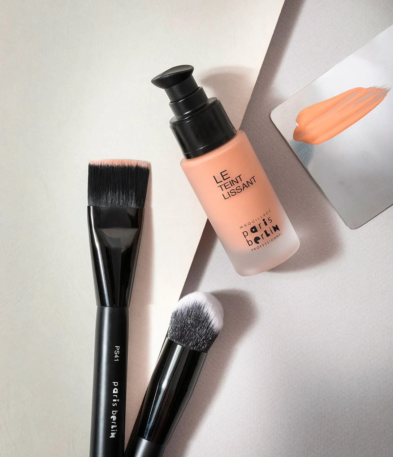 cosmetique-accessoire-pinceau-visage-teint-maquillage.jpg