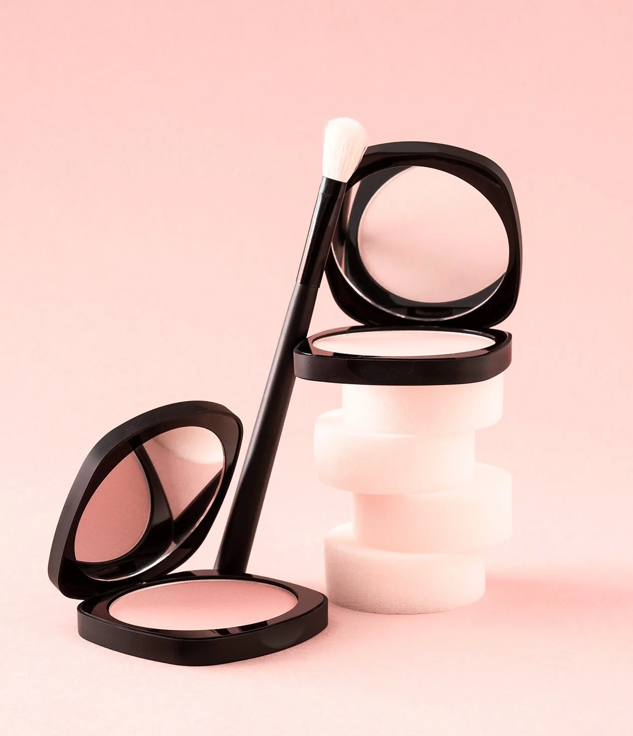 cosmetique-accessoire-pinceau-poudrier-maquillage.jpg
