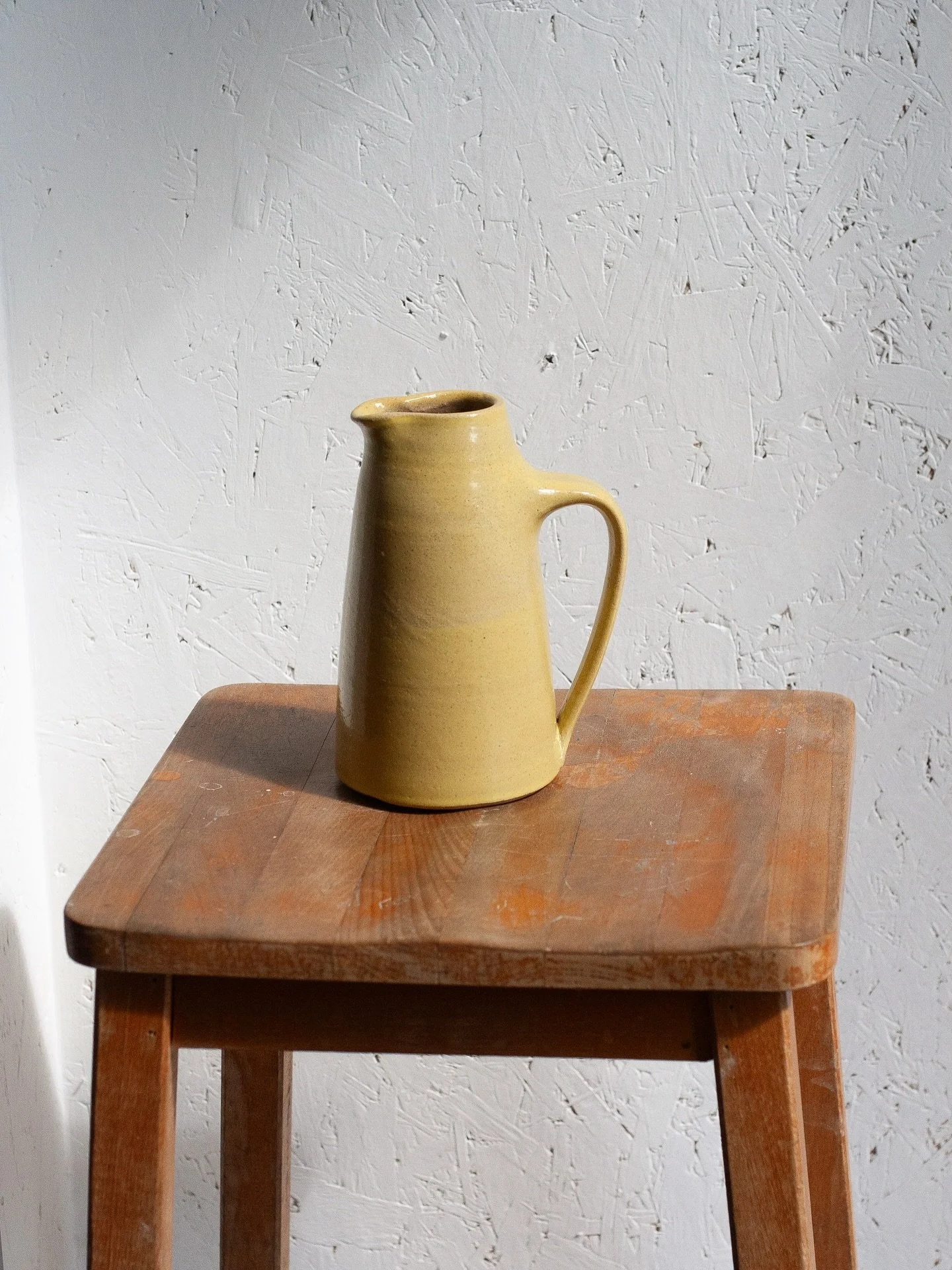 This big jug is one of my favourite shapes to date. I made the neck to hold a bunch of flowers nicely, as that&rsquo;s what I have in mind for most big jugs. 
On the other end of the scale are these wee milk jugs that make you feel like you&rsquo;ve 