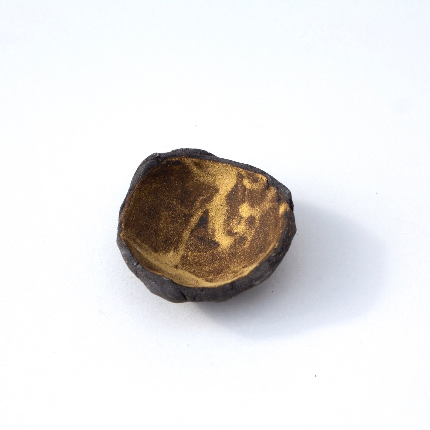 Wild clay samples collected across Gloucestershire and Cornwall. Here I have processed them and made them into surface slips, tested at varying firing temperatures. A few of these are making their way onto more pots this week