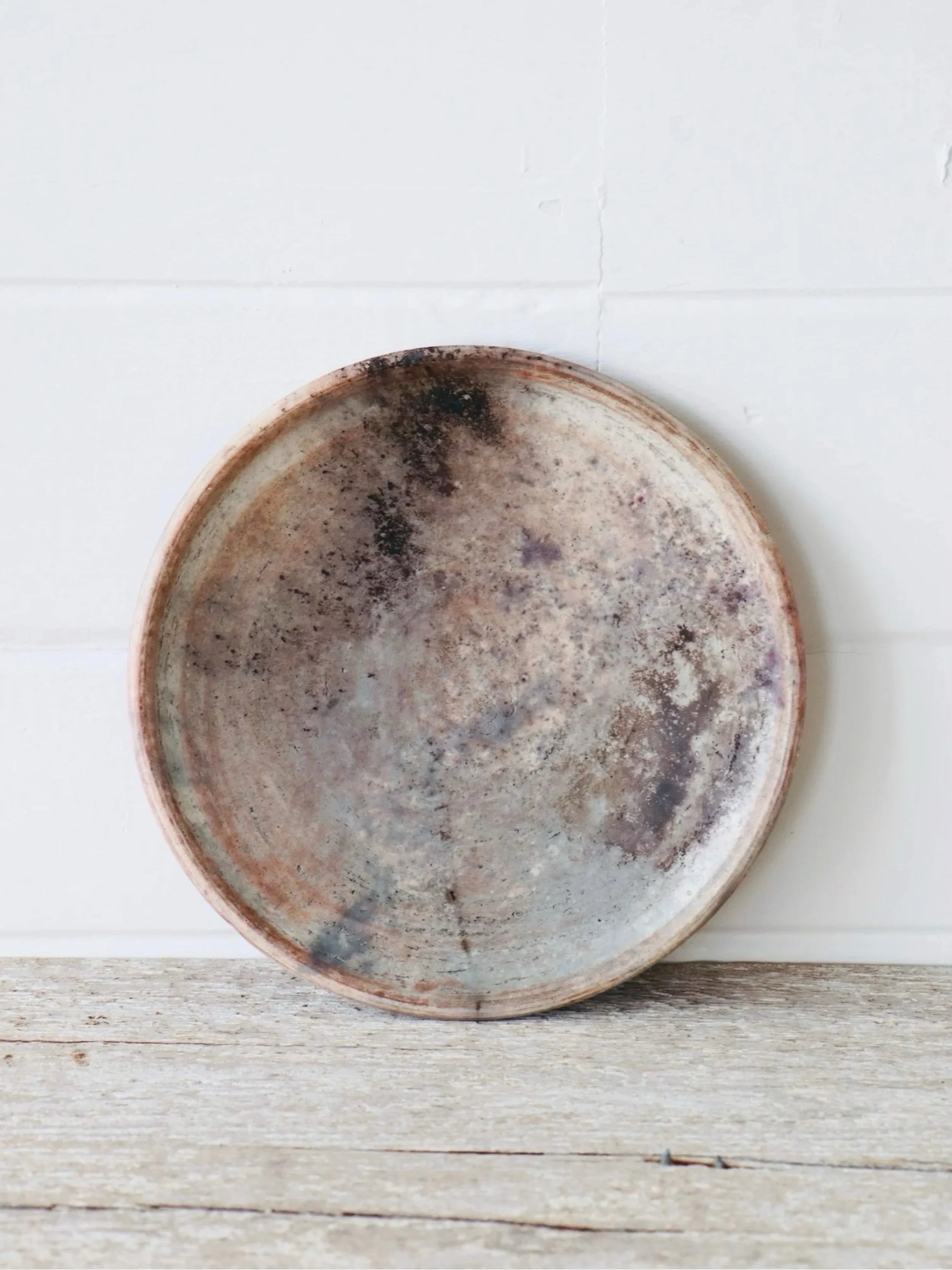 One of the more subtle pit fired dishes from my latest firing. With soft blues, pinks and speckles 

Medium Earth Plate 
22 x 22 x 2.5cm
Pit fired ceramic finished with beeswax 

Available with @morgansfalmouth