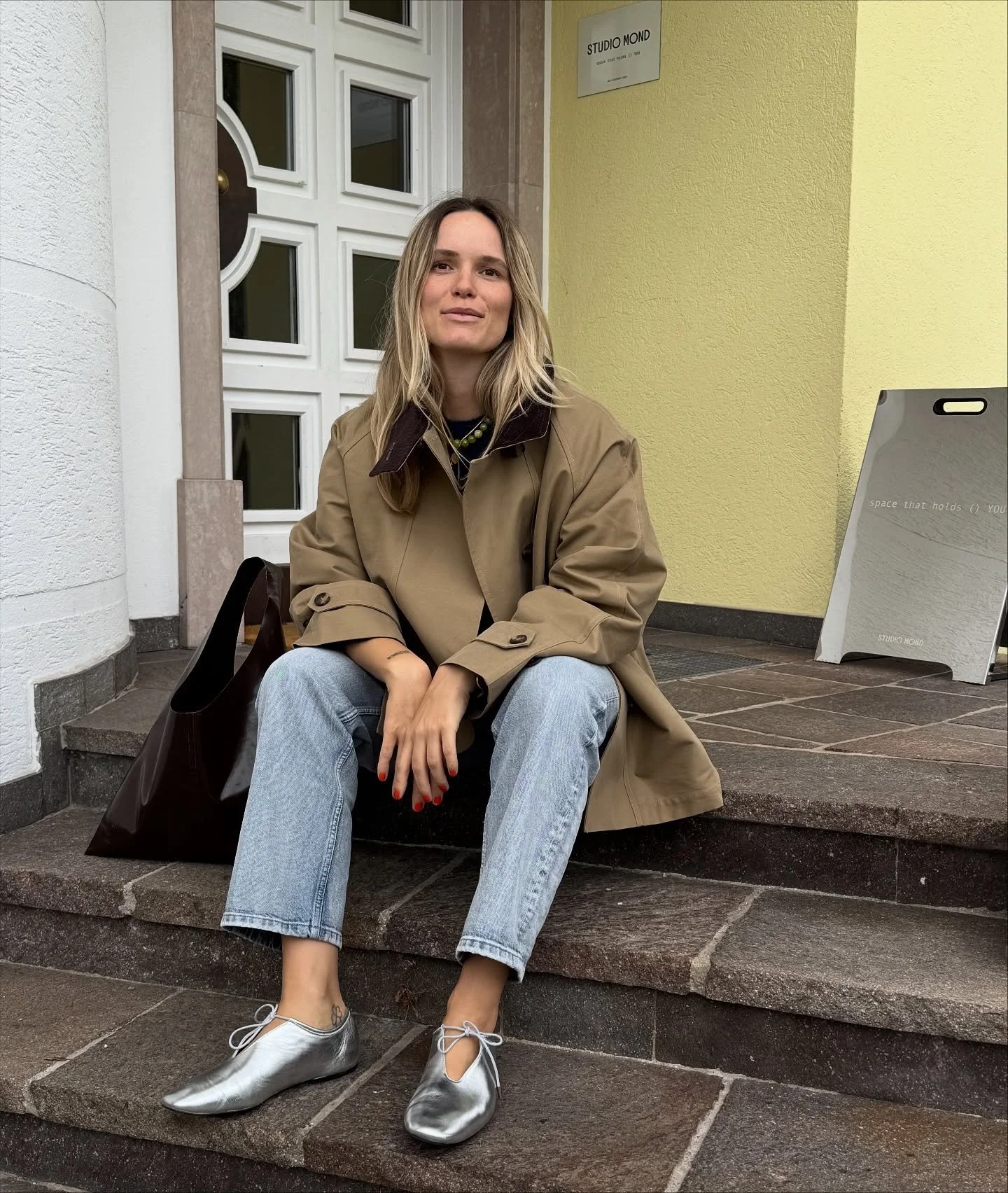At the studio &mdash; not in yoga clothes (for once).
I live in yoga clothes most days, so it feels quite nice to let the rest of the closet see daylight sometimes too :-) 🩶🪩