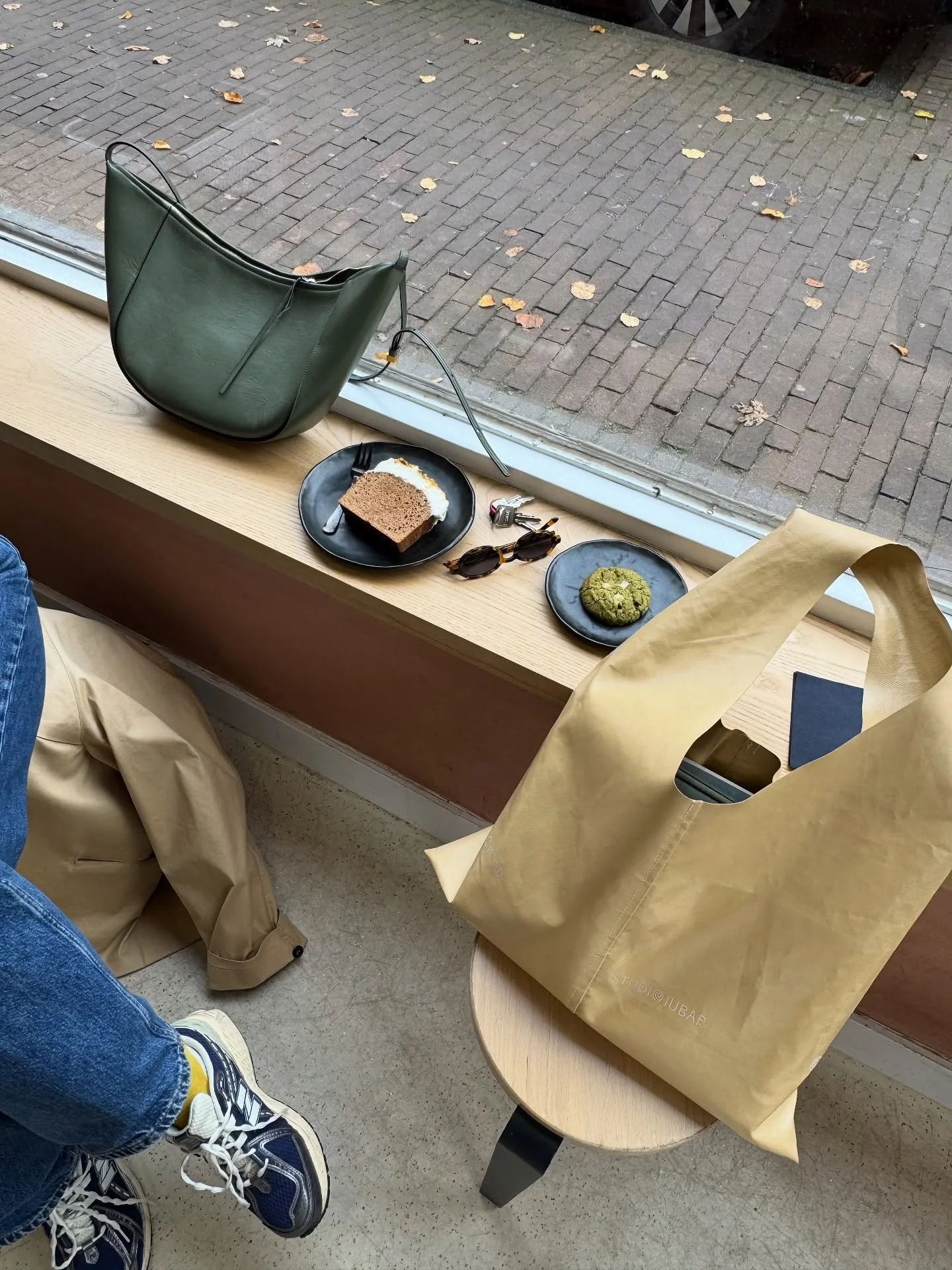 amsterdam diaries ❤️

3 full days of catching up with the besties, visiting familiar places and getting to know new ones. basically it was lots of coffees, walks, snacks, and chats with some of my favourite people!