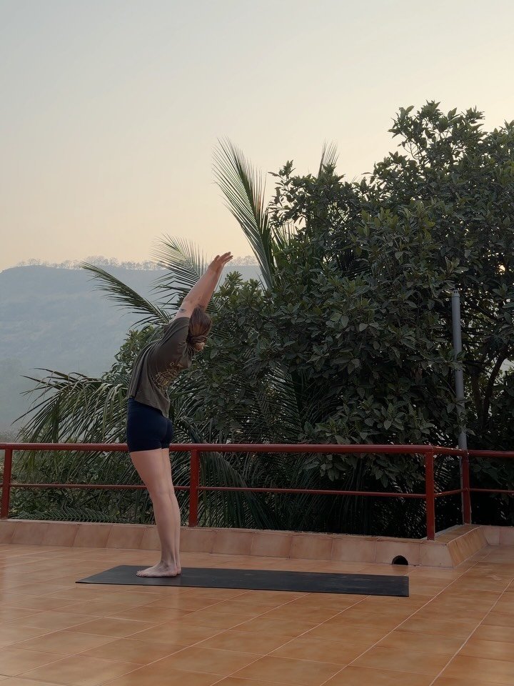 we&rsquo;re halfway through the @teachjivamukti training and I can&rsquo;t even put into words (or even thoughts) how much I&rsquo;ve learned in those past weeks and how many incredibly inspiring people I&rsquo;ve met and are able to learn from. 

so