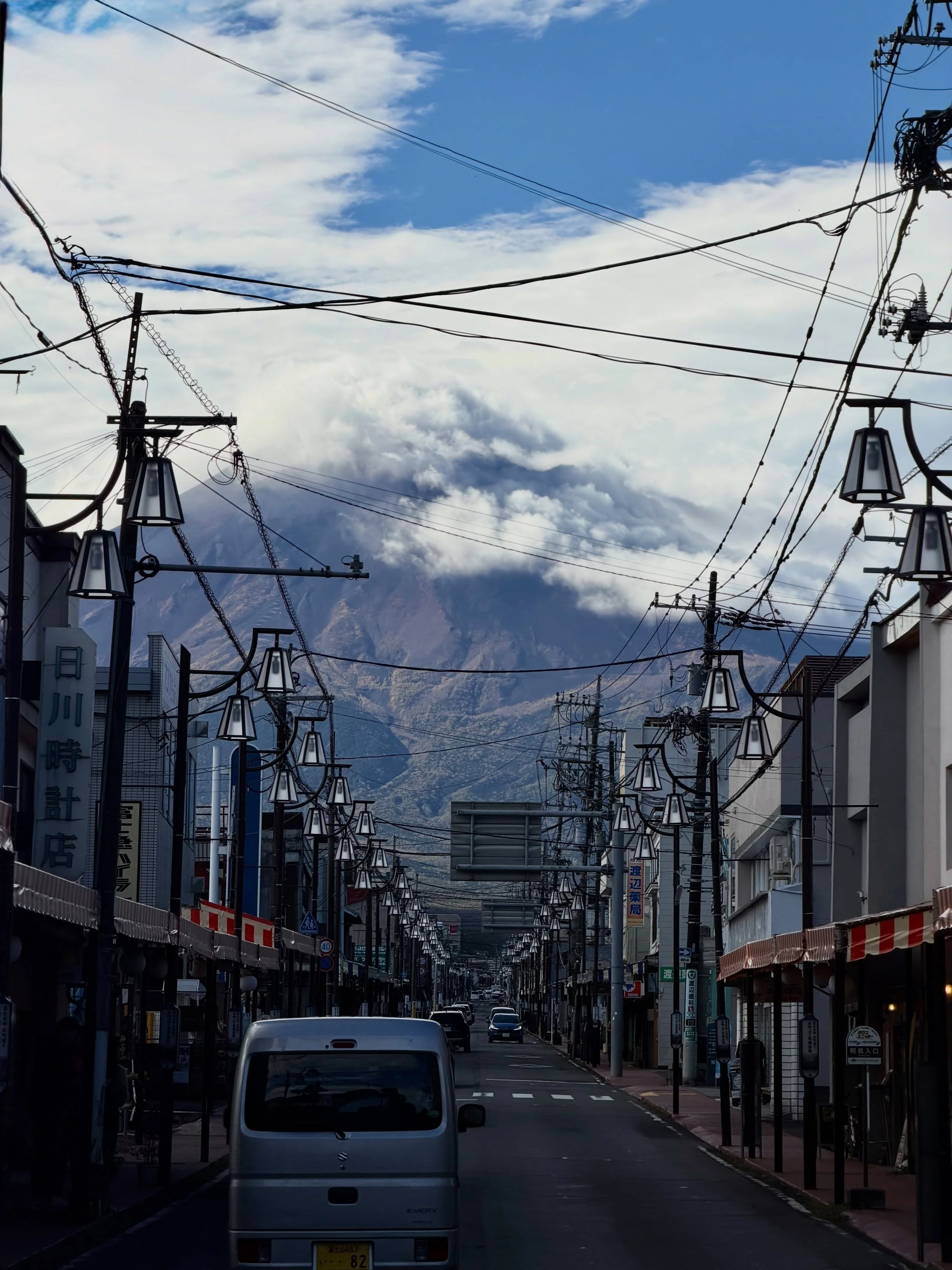 we really didn&rsquo;t think that we would see Mount Fuji during our trip. it&rsquo;s only been raining the last couple of days and visibilty was super bad. But when we arrived in Fujiyoshida, we couldn&rsquo;t believe that the sky has cleared up for