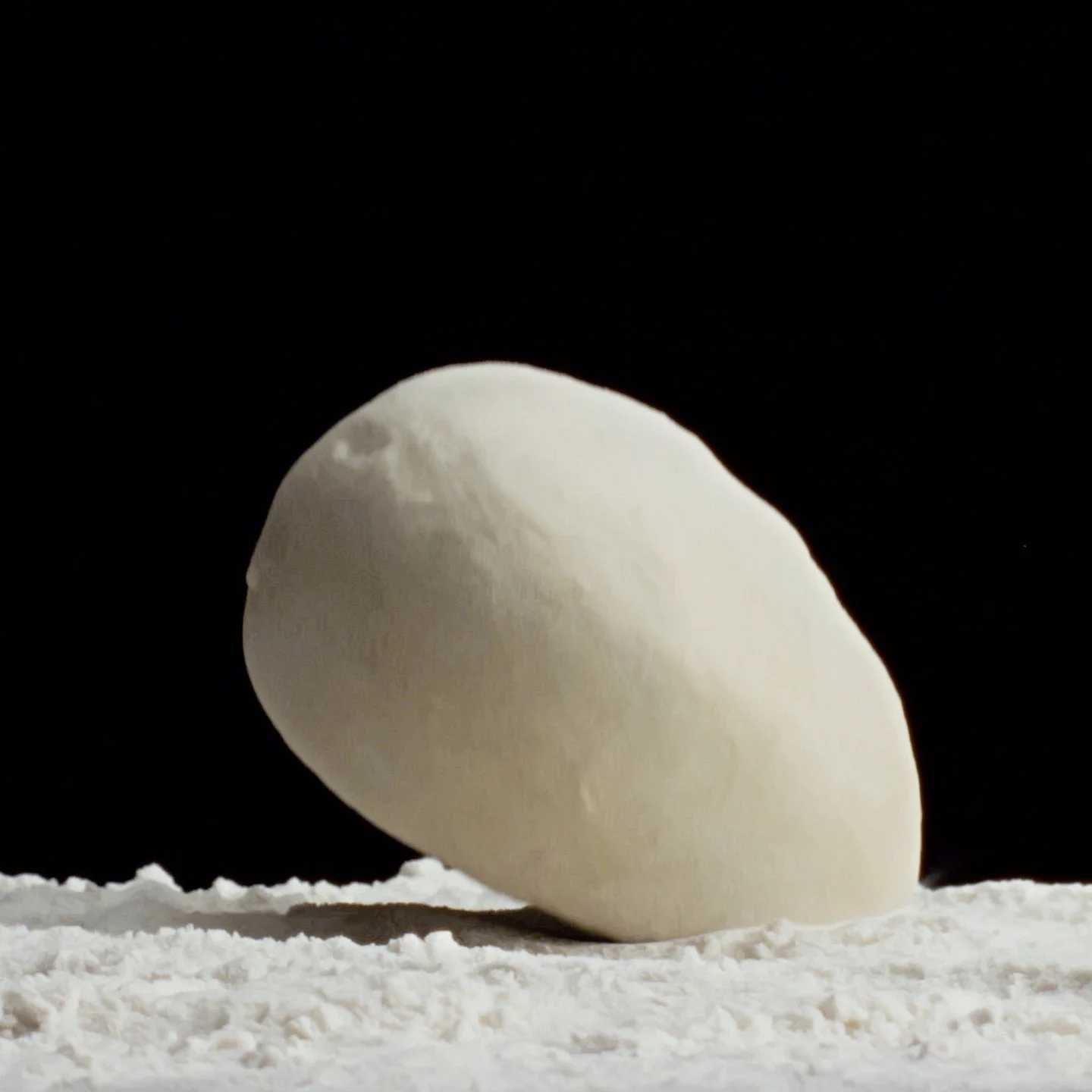 This is the exact moment where the dough hits the flour! Ohh boy did we love this shoot! We are super excited to share the results in a few days! Stay Tuned...

#highspeedcamera #highspeedcinematography #1500fps #freeflyember #pizza #visualengineerin