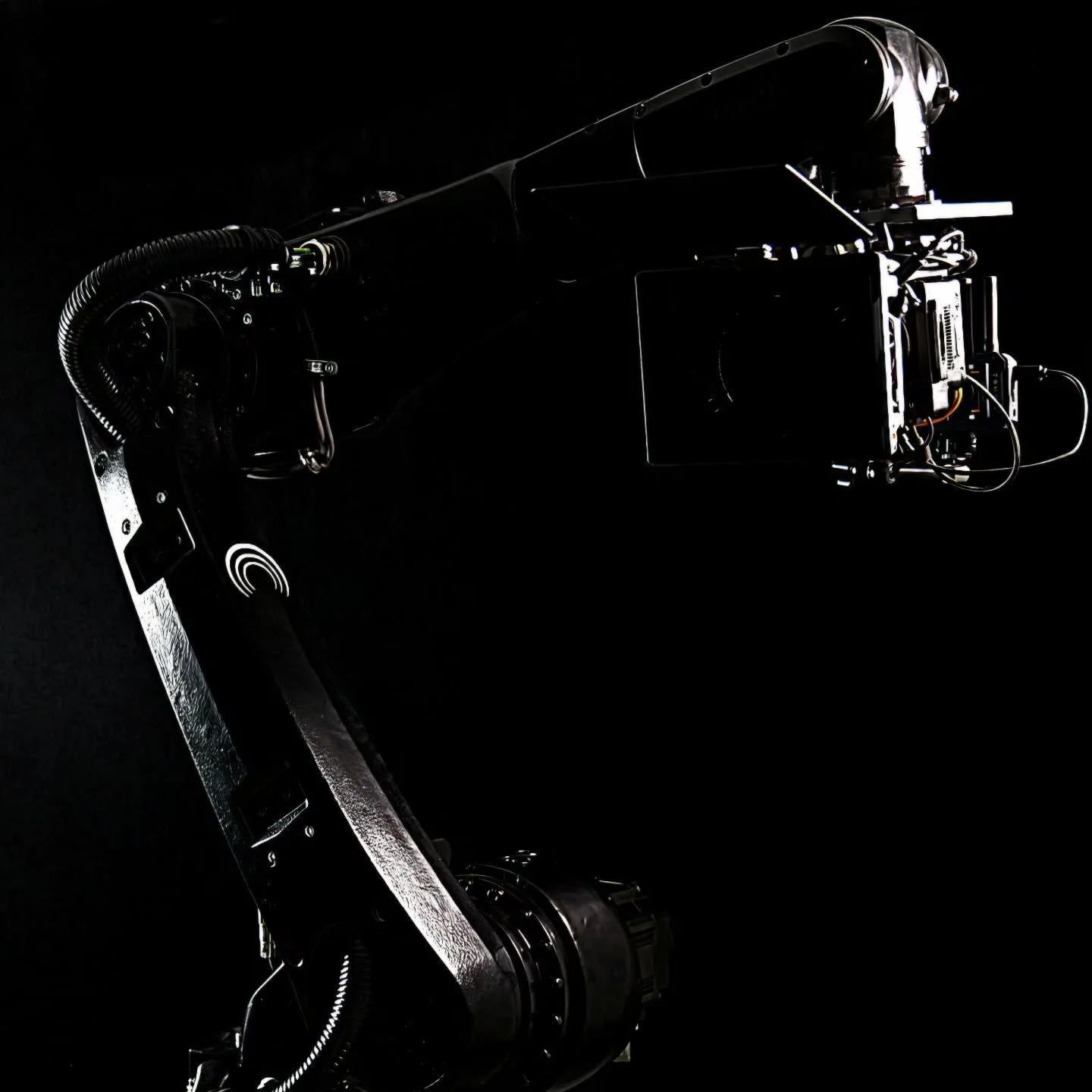 It can see!! 😱

Dont worry our robot wont become a soldier in the AI's army, it's just here to capture awesome shots with it's partner, the @freeflysystems ember s5k. We can't wait to show you what these things can do! 

#cinebot #highspeedcamera #k