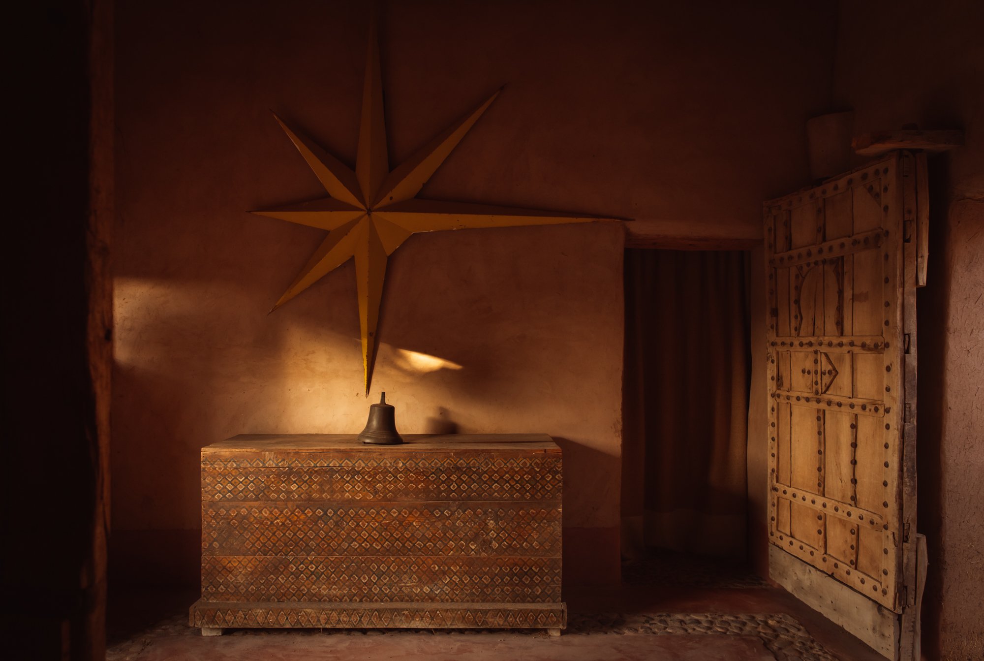 The entrance at Berber Lodge by Sophia van den Hoek