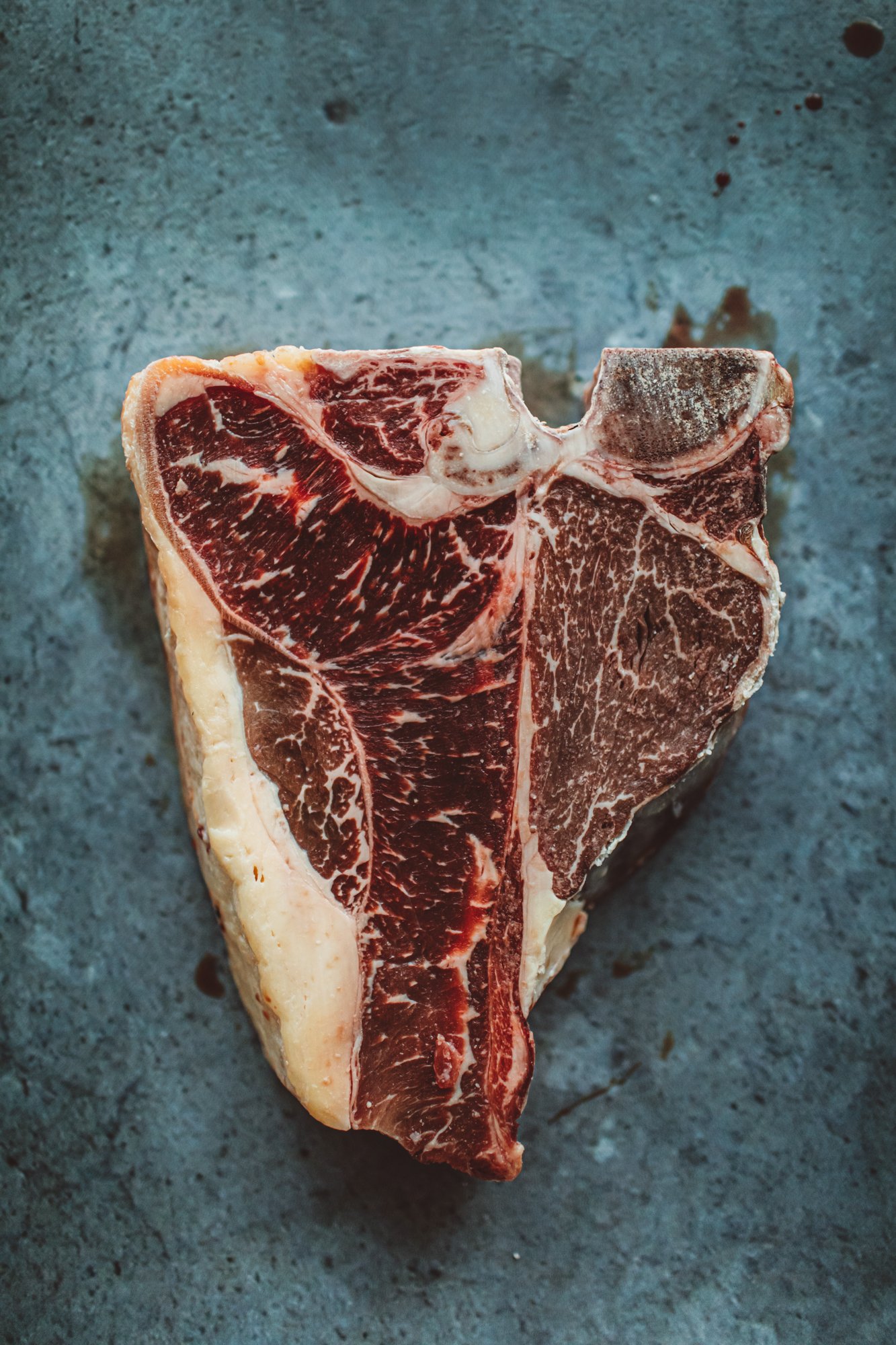 T-bone met zwarte olijven jus 1web.jpg