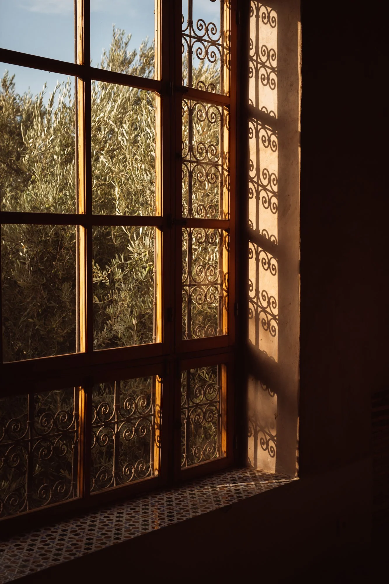 Charming window at Berber Lodge in Morocco. photography by Sophia van den Hoek, Studio Unfolded