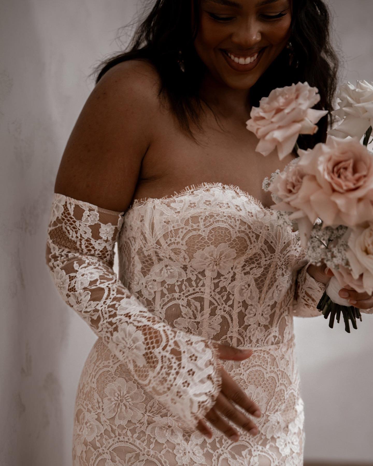 did you know?&hellip;.

our new gown WINNIE comes in two beautiful colourways - both ivory and sand. Paris is wearing the sand option which we are SO obsessed with. What do you think?

In store to try in both size 8 &amp; 18!

#weddingdress #lacewedd