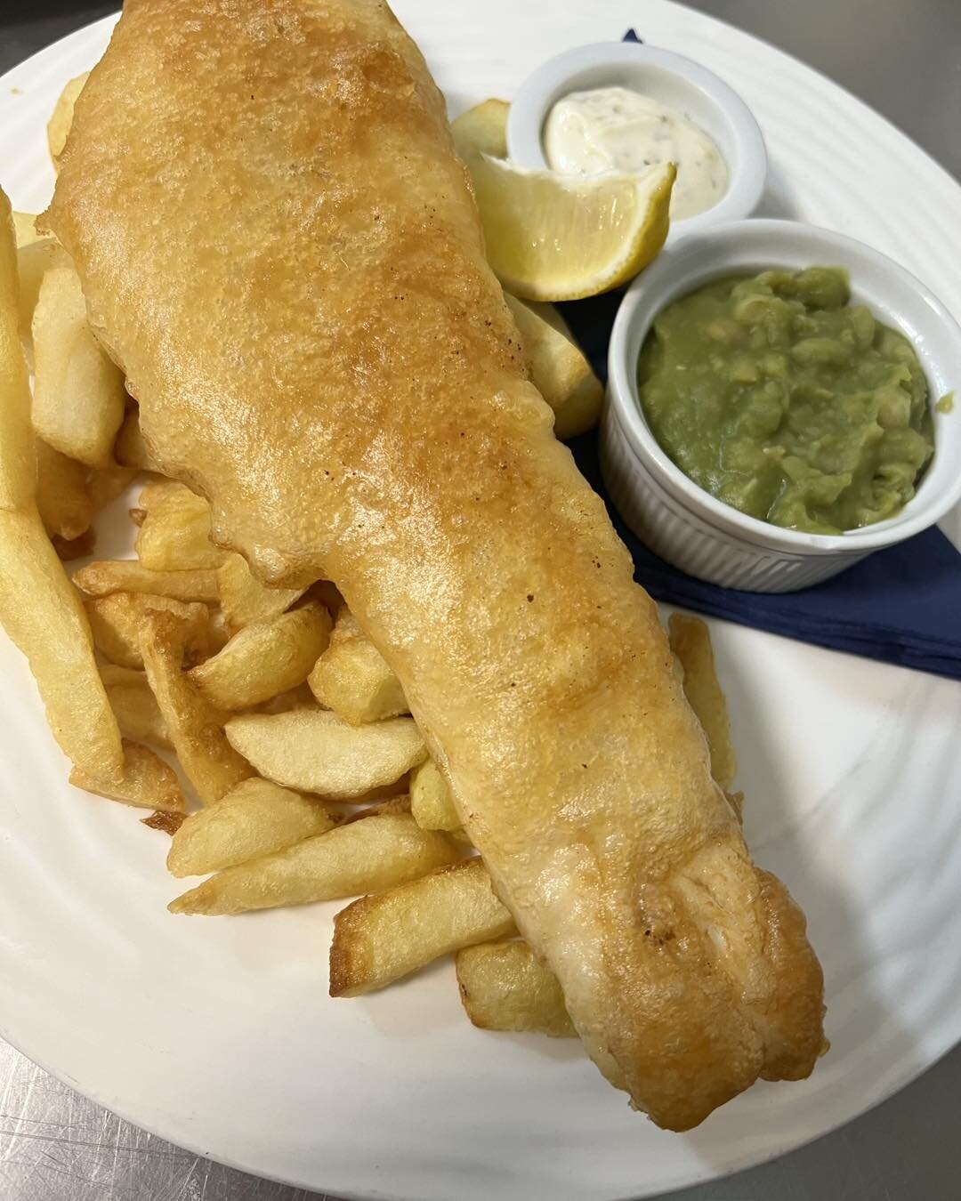 This weekend at The Bee 🐝 

Friday - Fish and Chips night! Still tables and takeaway available. 

Saturday - open from 1:30 - Cymru vs Italy 2:15pm KO. Pub Grub menu served from 6pm! 

Sunday - Tables available for Traditional Sunday Lunch served fr