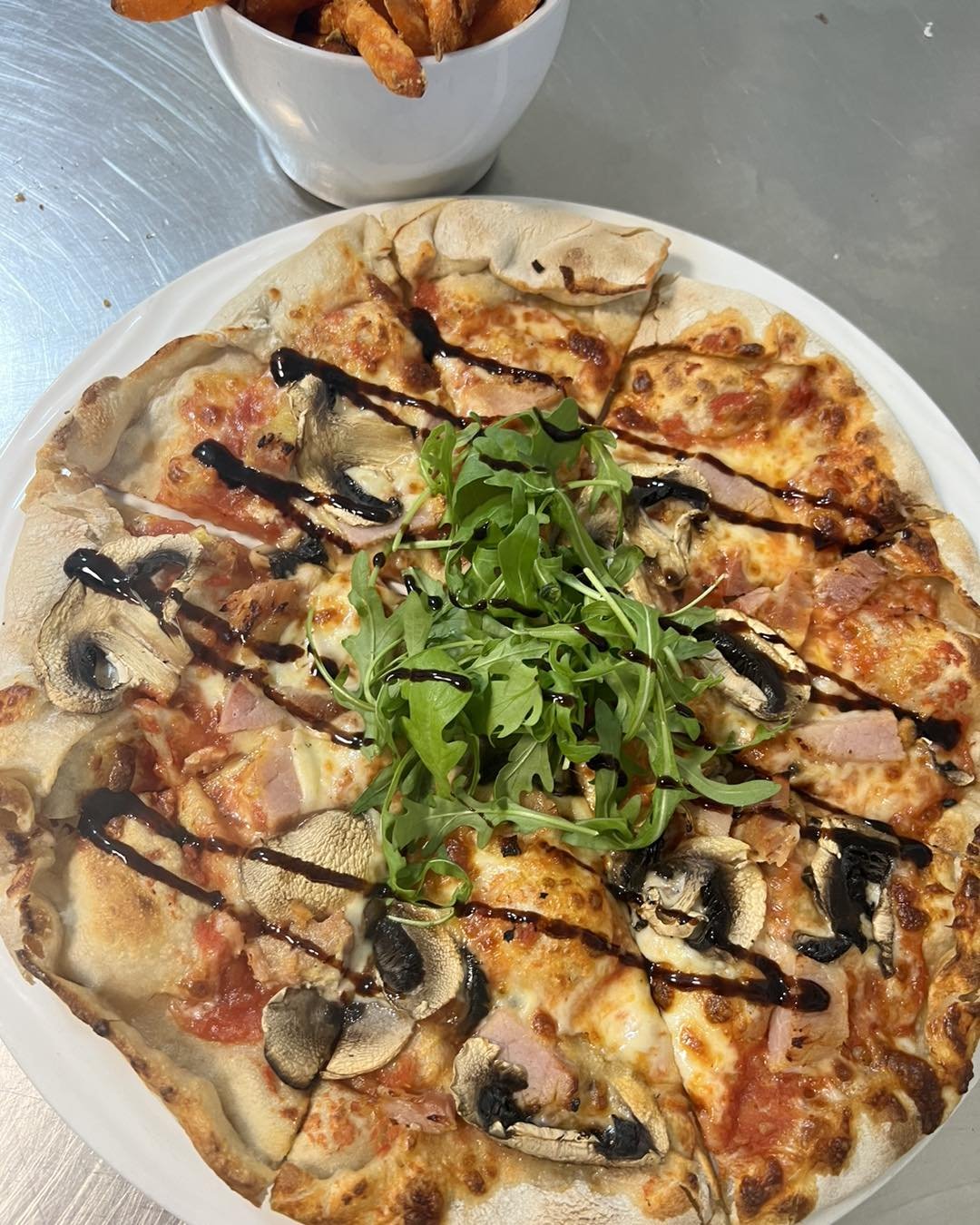 PIZZA &amp; QUIZ NIGHT TONIGHT 

Homemade 12&rdquo; Stonebaked pizzas served to eat in or takeaway from 5:30. 

This weeks toppings:

Chicken Tikka
BBQ Meat Feast
Pepperoni &amp; Mushroom
French Brie &amp; Caramelised Onion Chutney
Traditional Margar