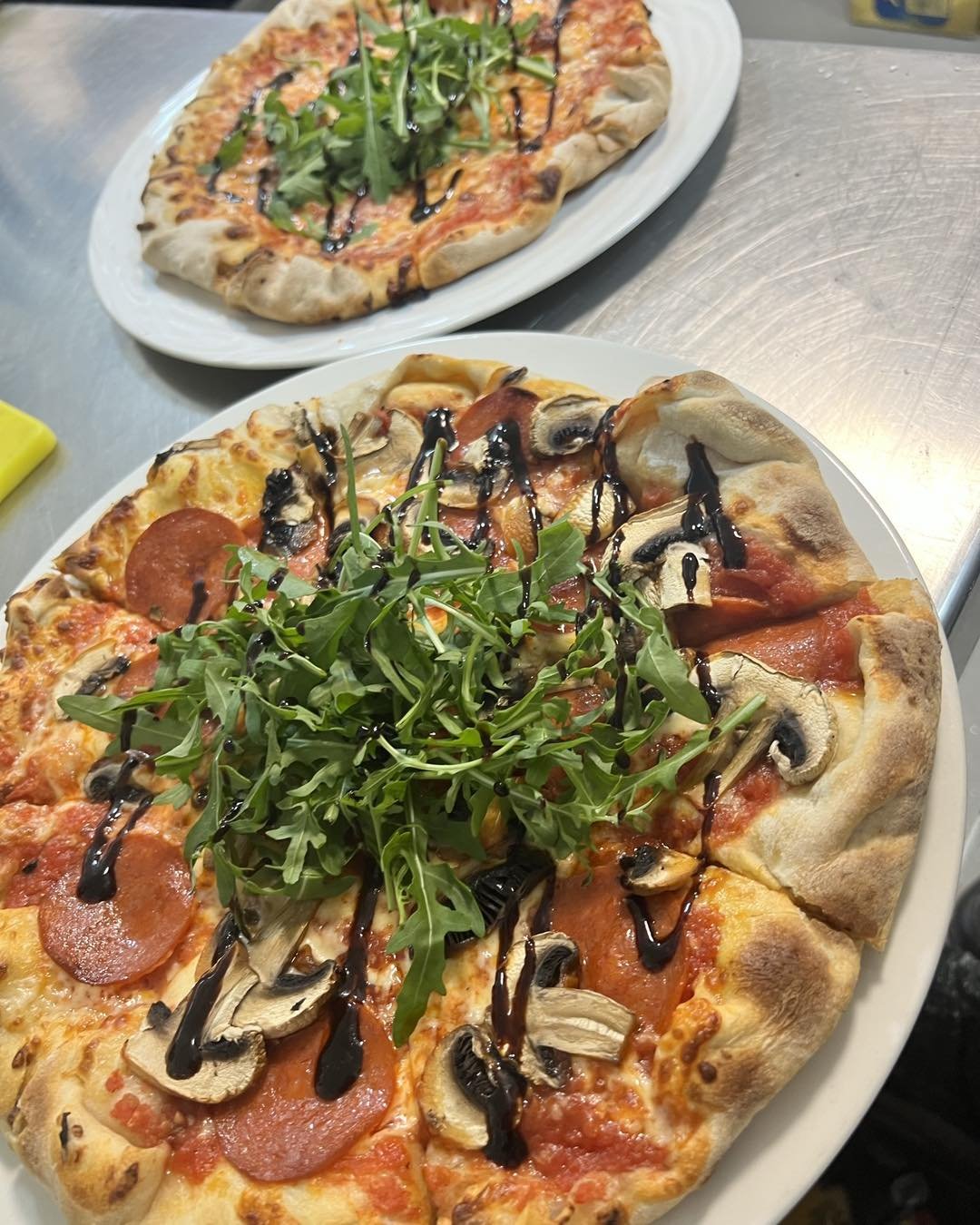 Pizza Night Tonight!! 🍕 

This weeks toppings:

Coronation Chicken 
Meaty Italian Salami 
Garlic Field Mushroom &amp; Stilton 
Gooey Brie &amp; Stewed Mangoes
Traditional margarita 

Sides: skin on fries, sweet potato fries &amp; green salad. 

Get 