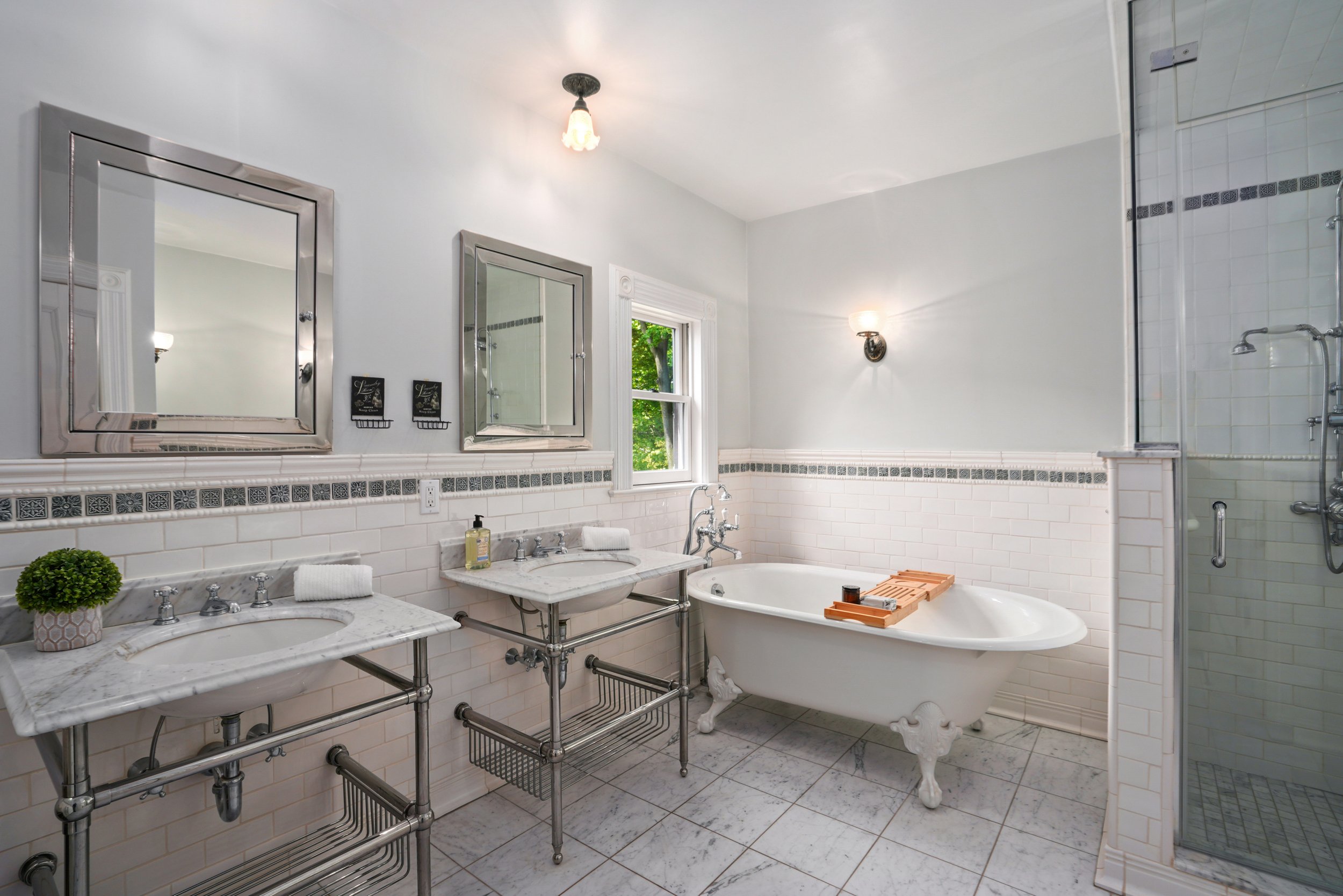 21 Deshon_Master Bath.jpg