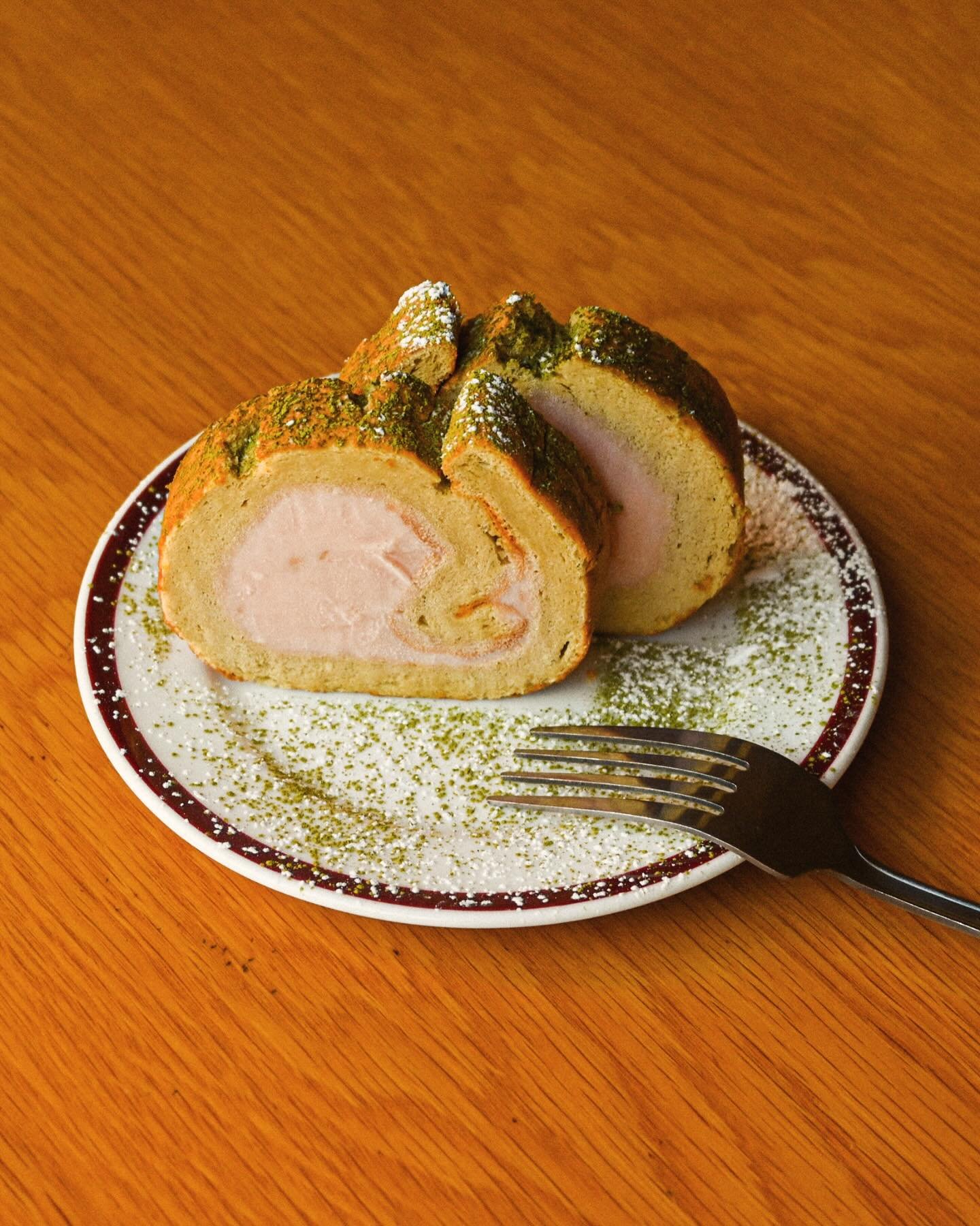 🌸 Cherry Bloom &amp; Matcha Arctic Roll 🌸

The cherry blossom ice cream has a wonderfully delicate almond flavour, complemented by the matcha in the roll. A lovely seasonal number!

#bristolfoodie #visitbristol #bristoleats