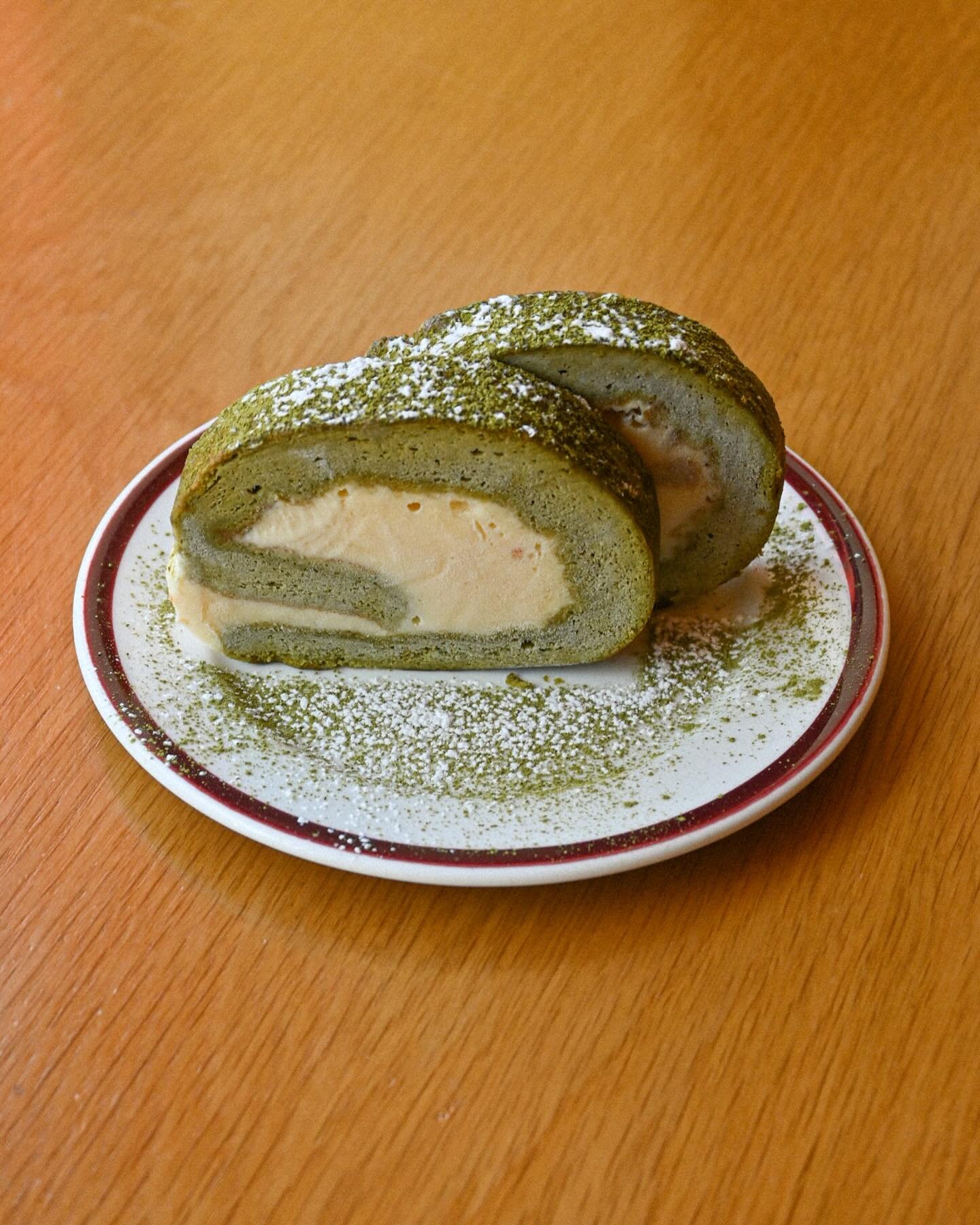 Elderflower &amp; Yuzu Arctic Roll

Matcha chiffon sponge filled with elderflower and yuzu ice cream 🍋

#bristolfoodie #visitbristol #bristoleats