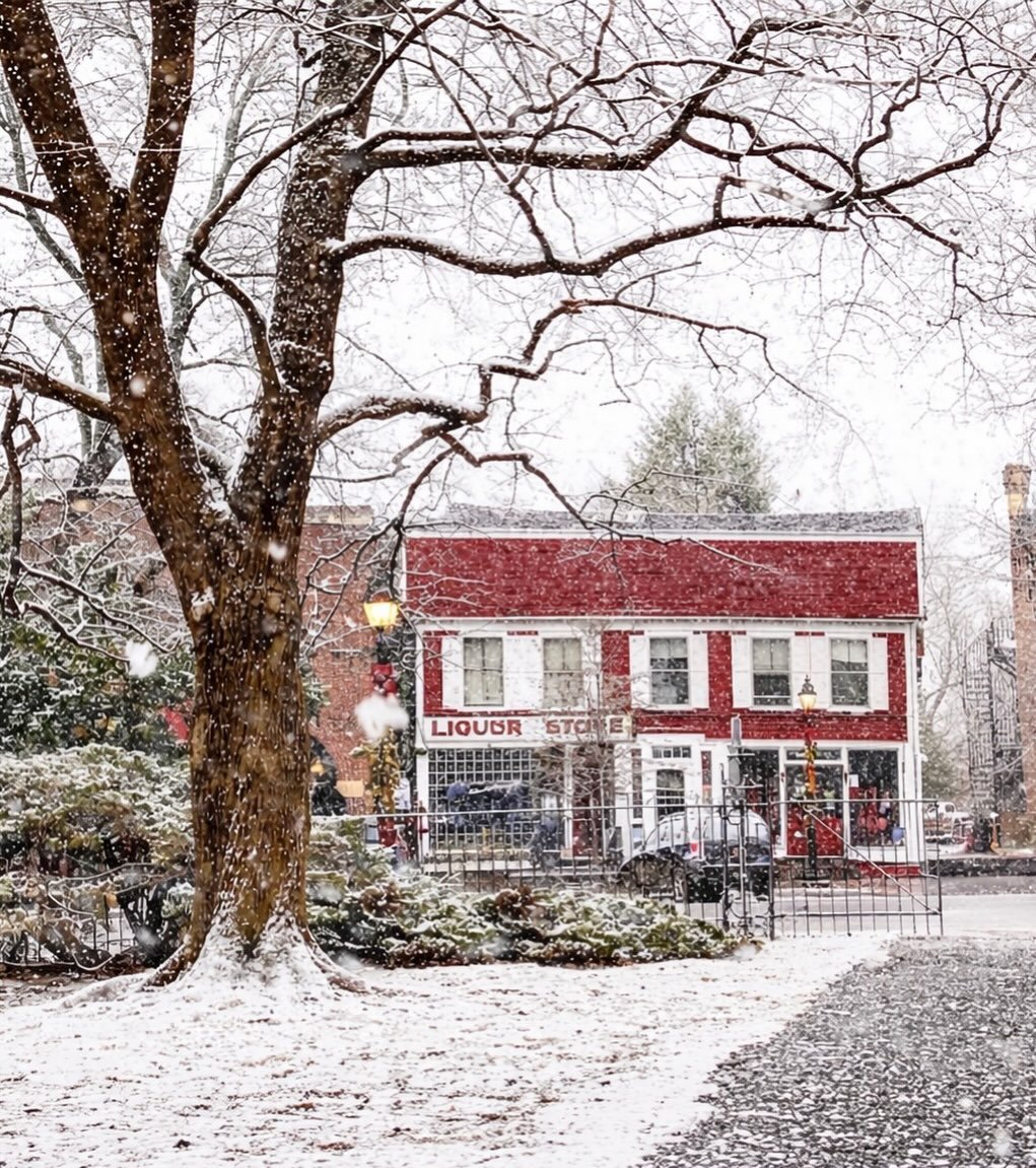 Merry Christmas! Rudy&rsquo;s Wine and Liquor is closed today, but will be reopen for business tomorrow, Friday, December 26th from 10-8PM.