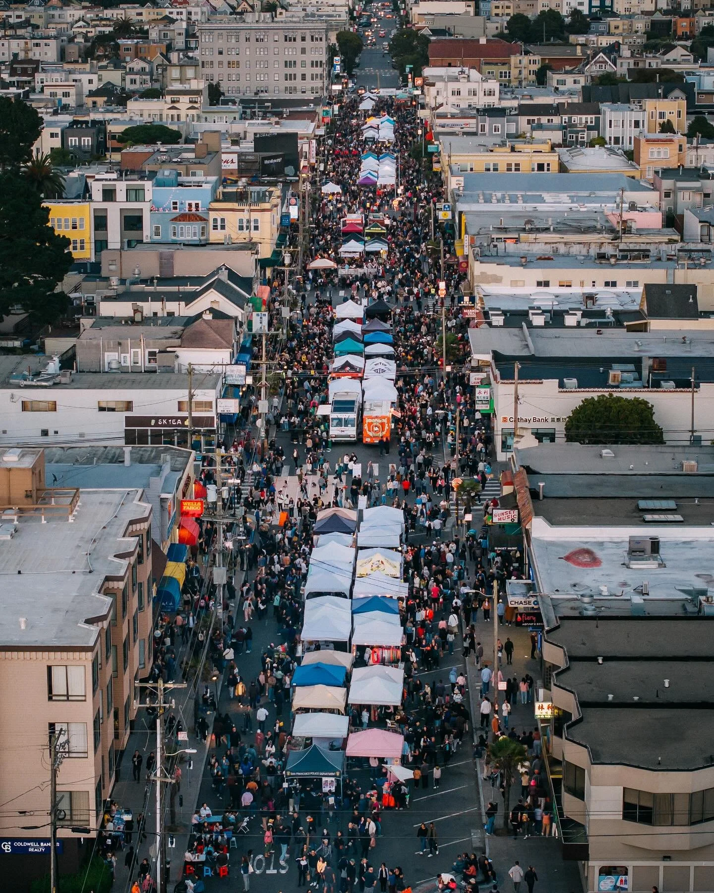 A new kind of Sunset Night Market is taking over Irving Street this Friday!✨

Designed by and for westside San Francisco residents, Sunset After Dark will be bringing local eats, music, cultural performances, and 50+ amazing local vendors to three bl