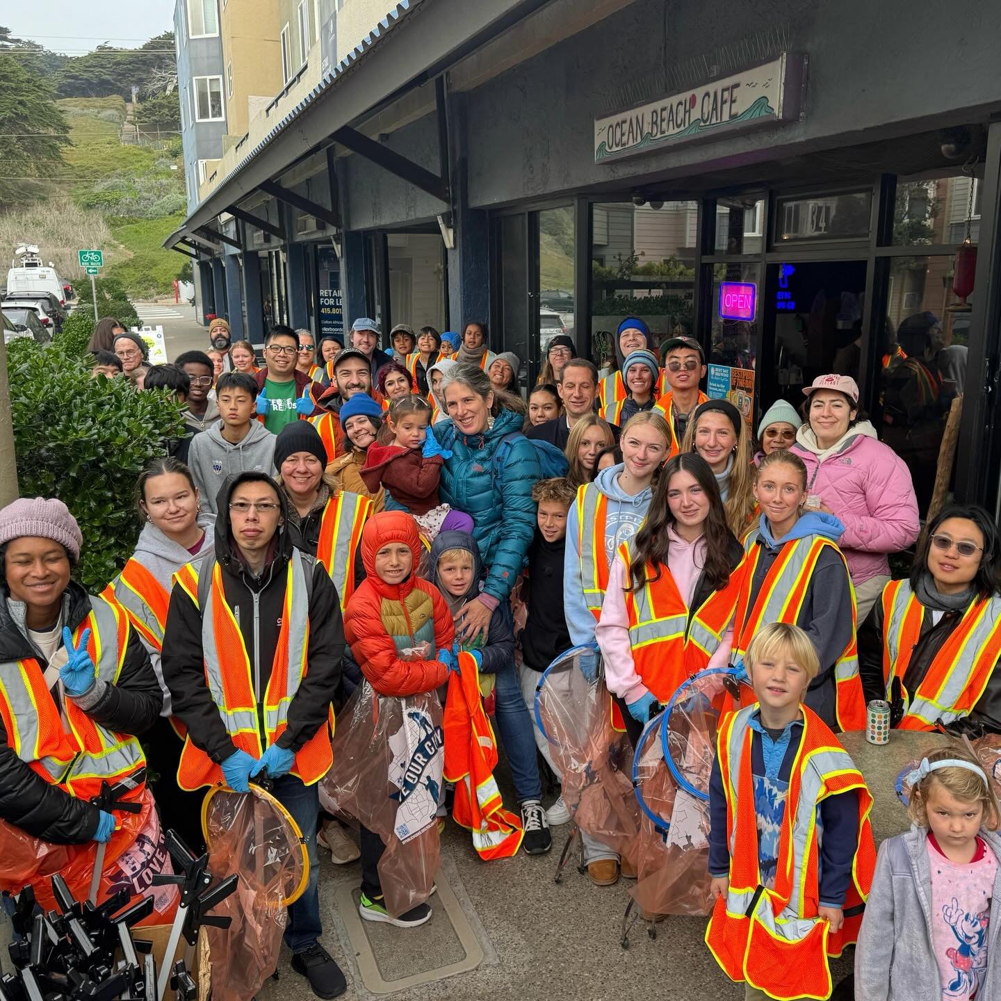 In December, over 1,000 volunteers picked up 1,234 bags of trash in 14 neighborhoods across San Francisco🚮👏

Now it&rsquo;s a new year and as always, we&rsquo;re hosting trash pick ups with @refuserefusesf all over the city every. single. weekend.
