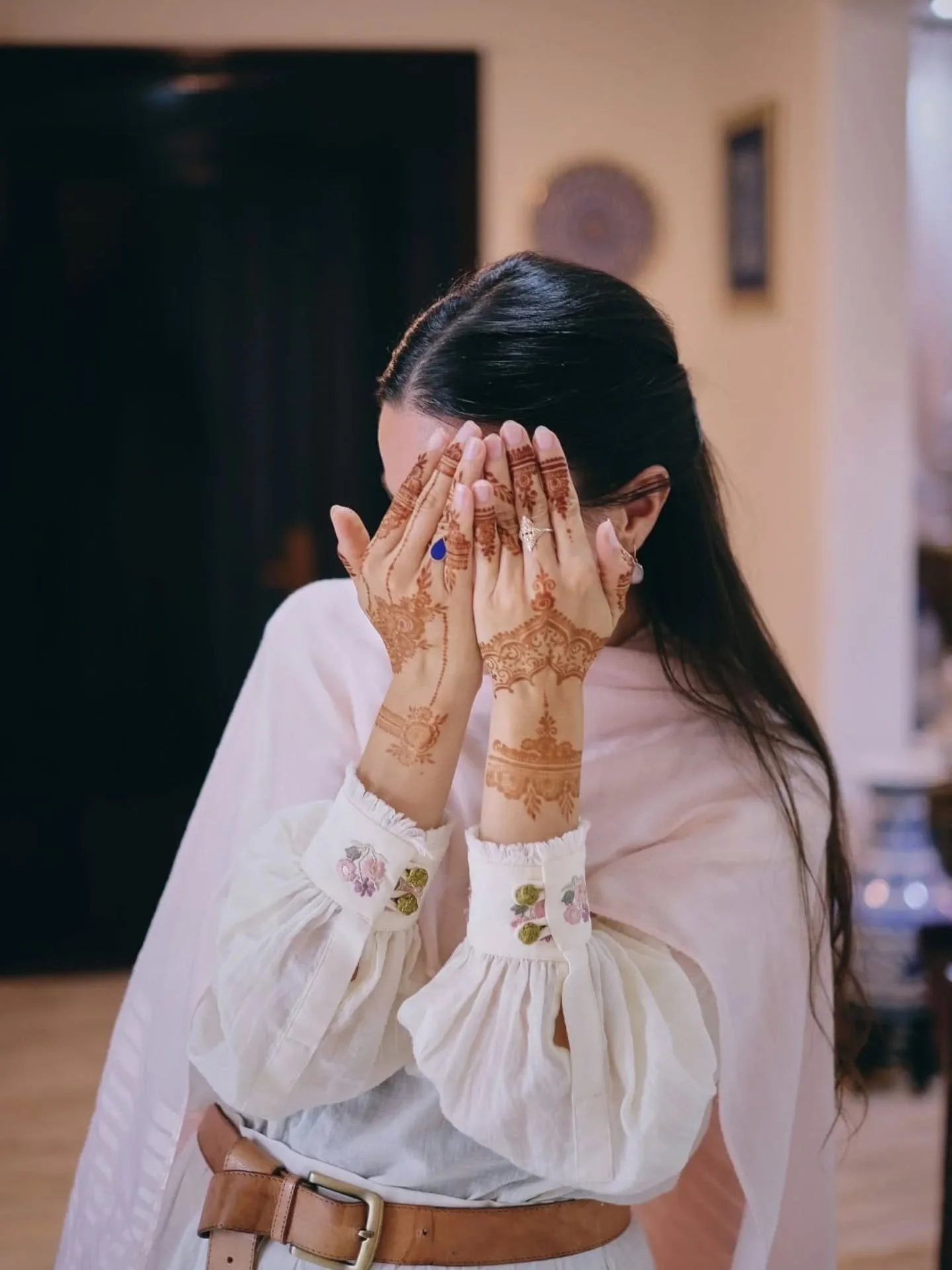 New year greetings to one and all. Last year I wanted to disappear, it was all so shocking. And then my voice did actually seem to do a runner. I don't know what to say other than that I really feel I let a lot of people down during the darker days o