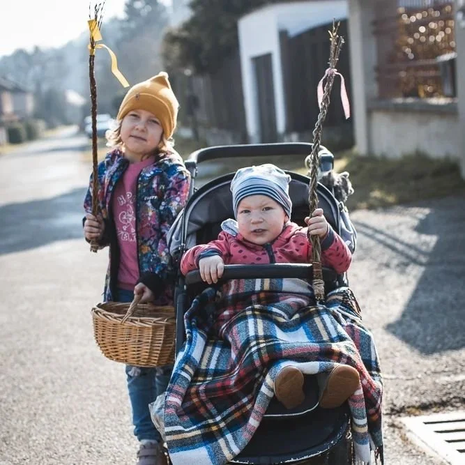 Vzpom&iacute;nka na velikonoce, letos to bylo fakt moc pěkn&yacute;. Moc mě bav&iacute; chodit s holcickama po mistech a lidech, kter&eacute; s&aacute;m zn&aacute;m ze sv&eacute;ho dětstv&iacute;.