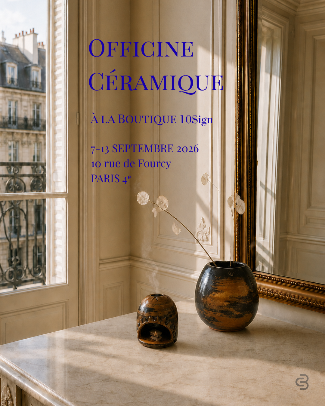 Vase et brûle-encens en grès d’Officine Céramique dans un intérieur parisien, pour l’exposition Boutique 10Sign du 7 au 13 septembre 2026