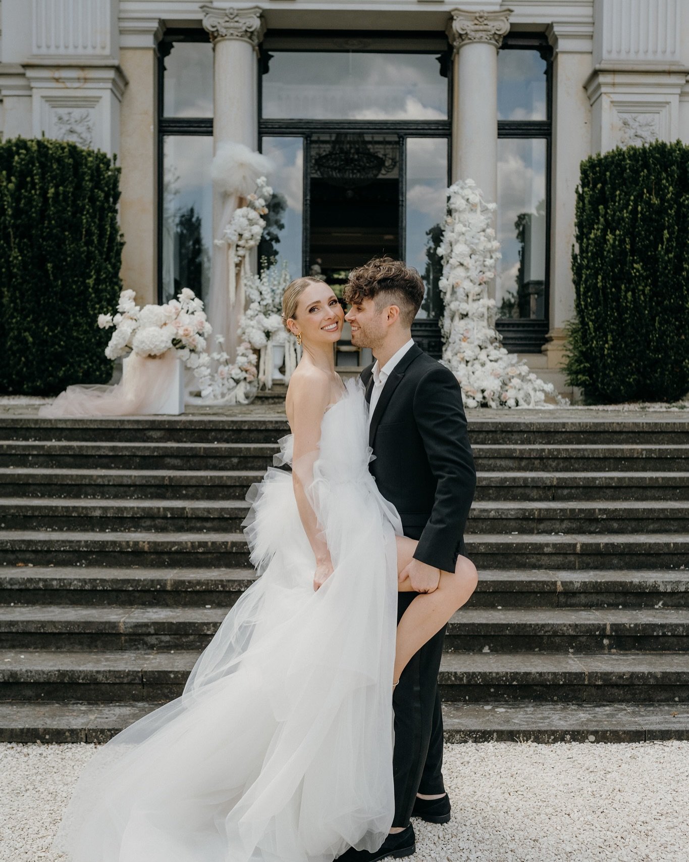 Chic, Elegant and Timeless! 

#destinationwedding #glam #luxurylifestyle #germanywedding #europeweddingphotographer #weddingphotography #weddingluxe #weddingplannernederland #weddingdress #weddinginspiration 

@stellarheni 
@carolventrigliaphoto