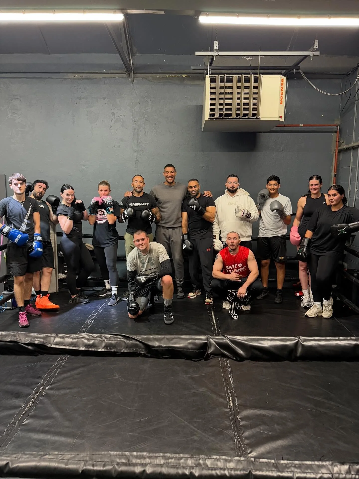 🥊 Tonight Team GB joined Team ZT and the energy was unreal! 💥 Massive respect to everyone for bringing the fire and pushing it to the limit. Team ZT showed up strong and smashed it 🔥💪 
#teamzt #teamgb  #boxingclass #trainhard #fitness #familyvibe