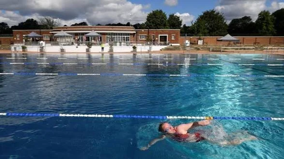 cold water swimming