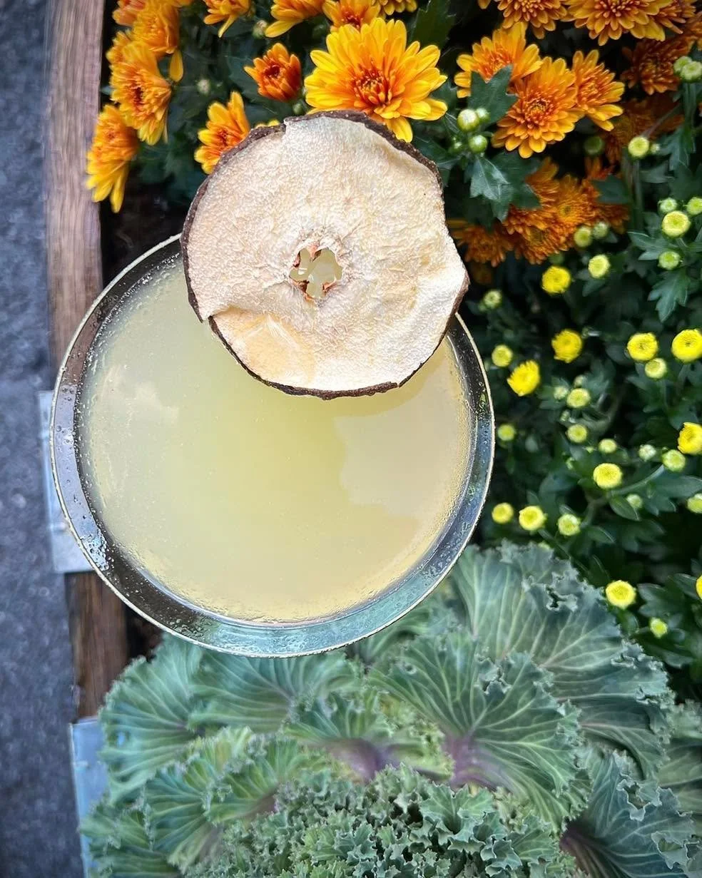 Beauty from Every Angle 📸🍐🍸

Try our Pear Martini 🍸🍐
Vodka , Lemon juice, Simple Syrup, Apple juice, Garnished with a Dehydrated Pear Slice 💚

&hellip;Fall isn&rsquo;t just about pumpkin spice anymore😉 🎃vs🍐

Make your reservations here:
http