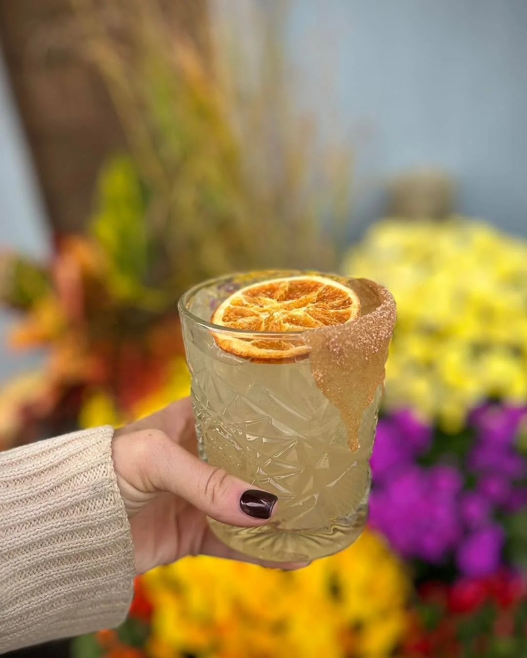 Introducing our Honey Spiced Margarita… it’s like a warm sweater in a glass 🥰🍯
Just one of the delicious new seasonal cocktails keeping things cozy this autumn 🍁 
#theprofiletavern #freetownma #fall #vibes #fallvibes #falldrinks🍂 #