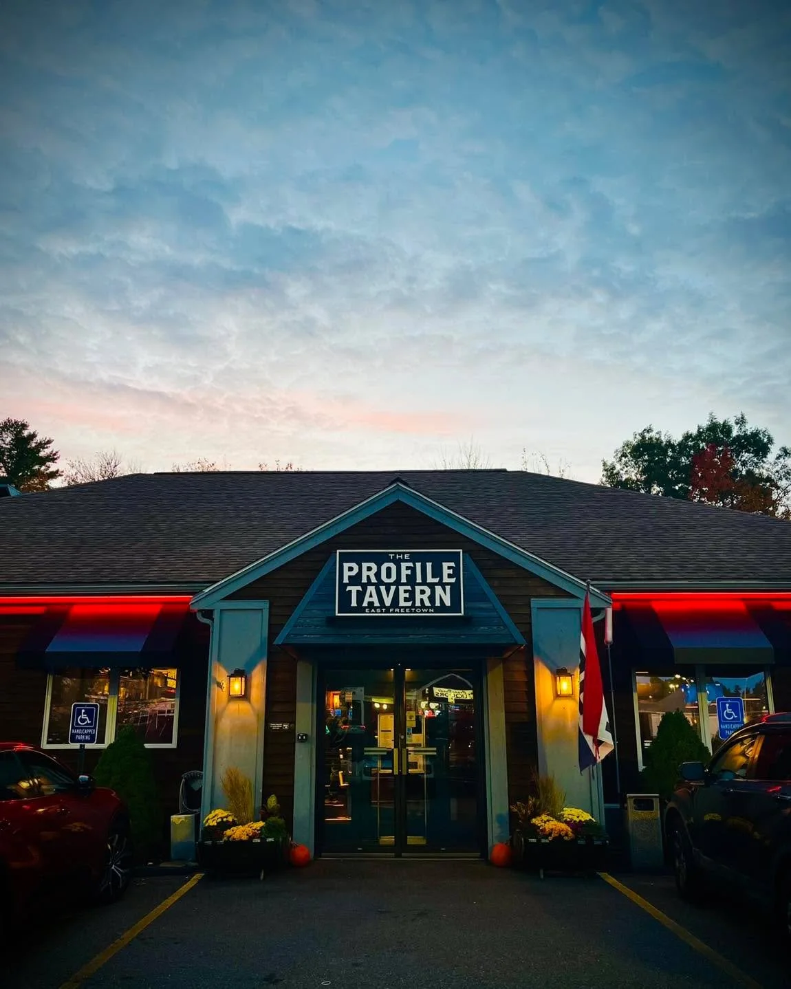 As the sun sets a little earlier each evening, come cozy up with us for good food, great drinks, and even better company. Whether it&rsquo;s dinner, drinks, or dessert &mdash; we&rsquo;re here and ready to welcome you seven days a week! 🍽️🍹🤗

Make