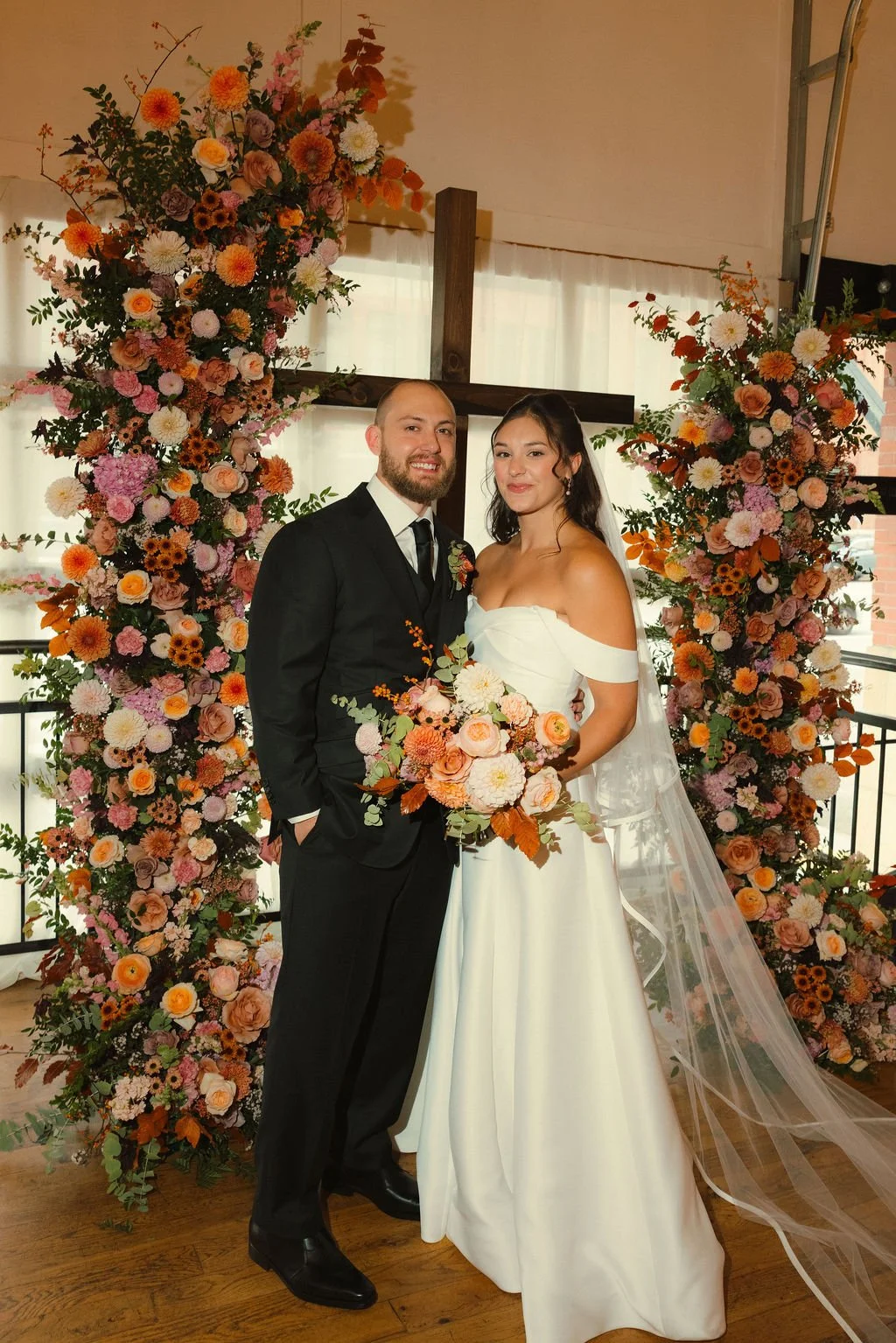 art-room-wedding-florist-broken-arch.jpg