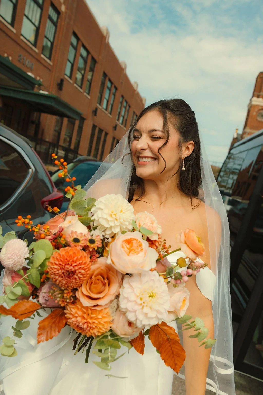 bride-autumn-bouquet-strip-district-pittsburgh.jpg