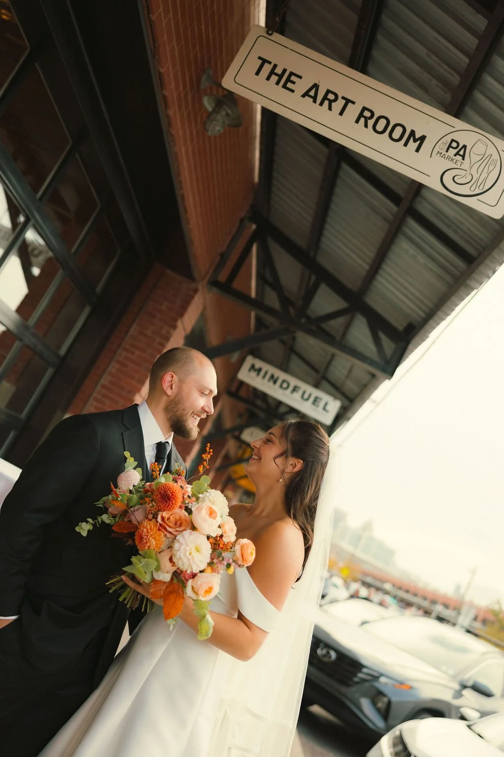 couple-portrait-lush-fall-bouquet-pittsburgh.jpg