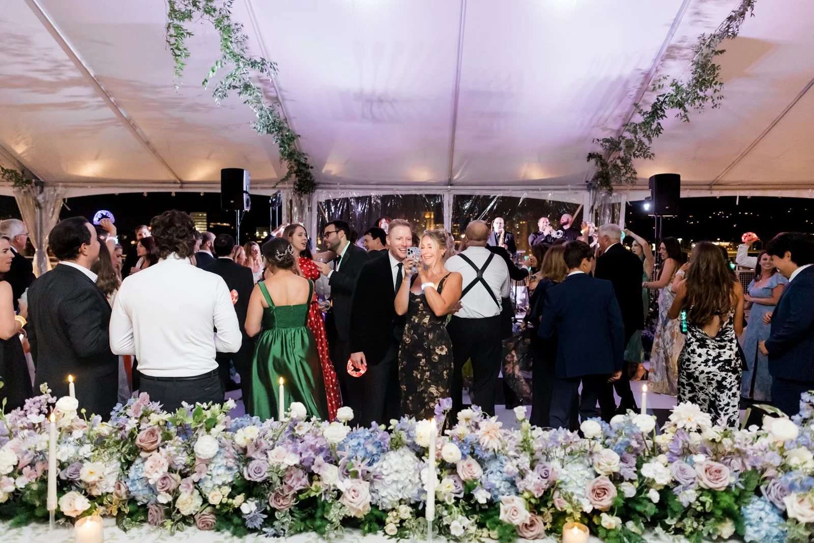 wedding-flowers-tented-reception-pittsburgh.jpg