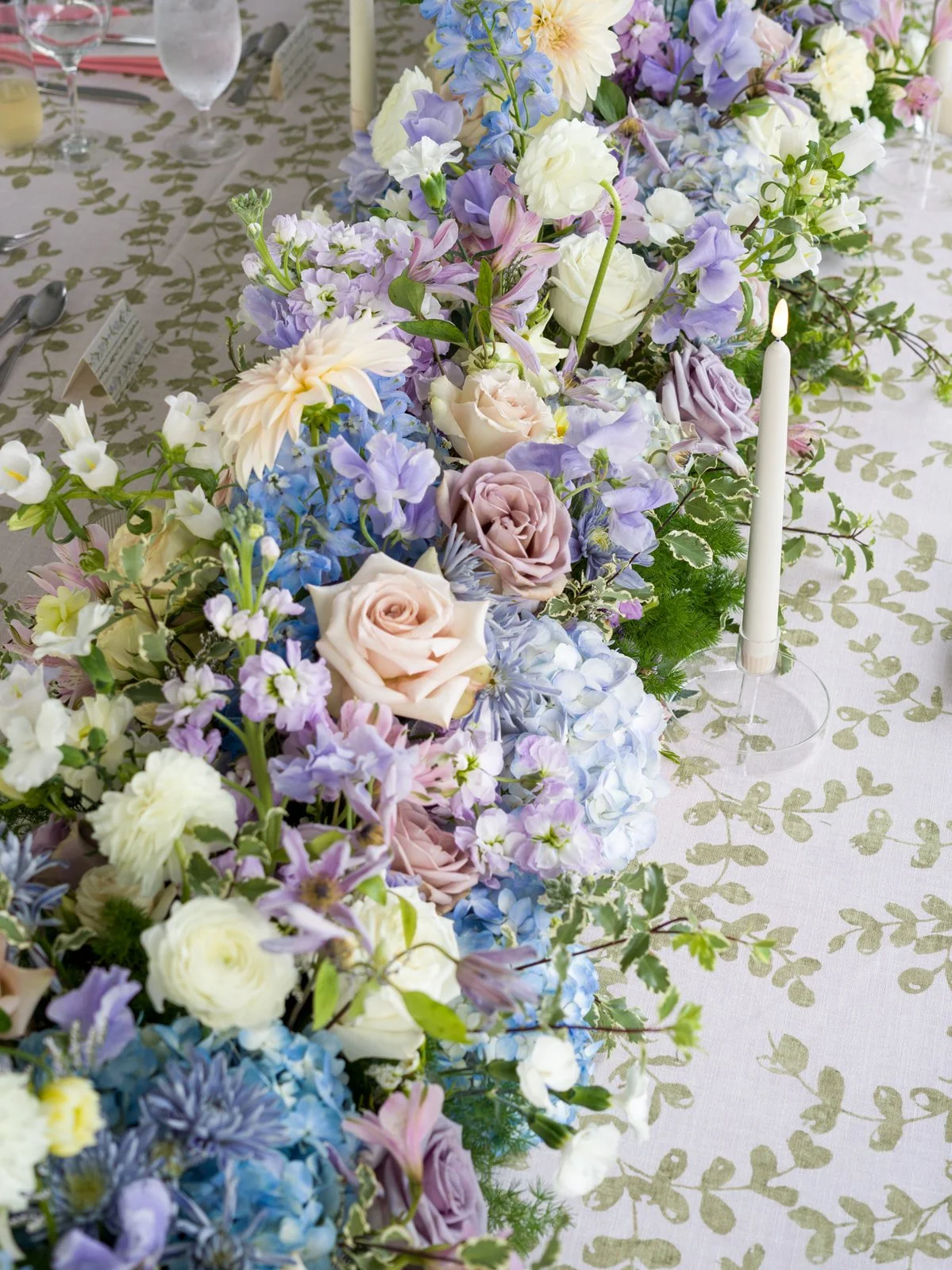lush-soft-pastels-wedding-flowers-pittsburgh.jpg