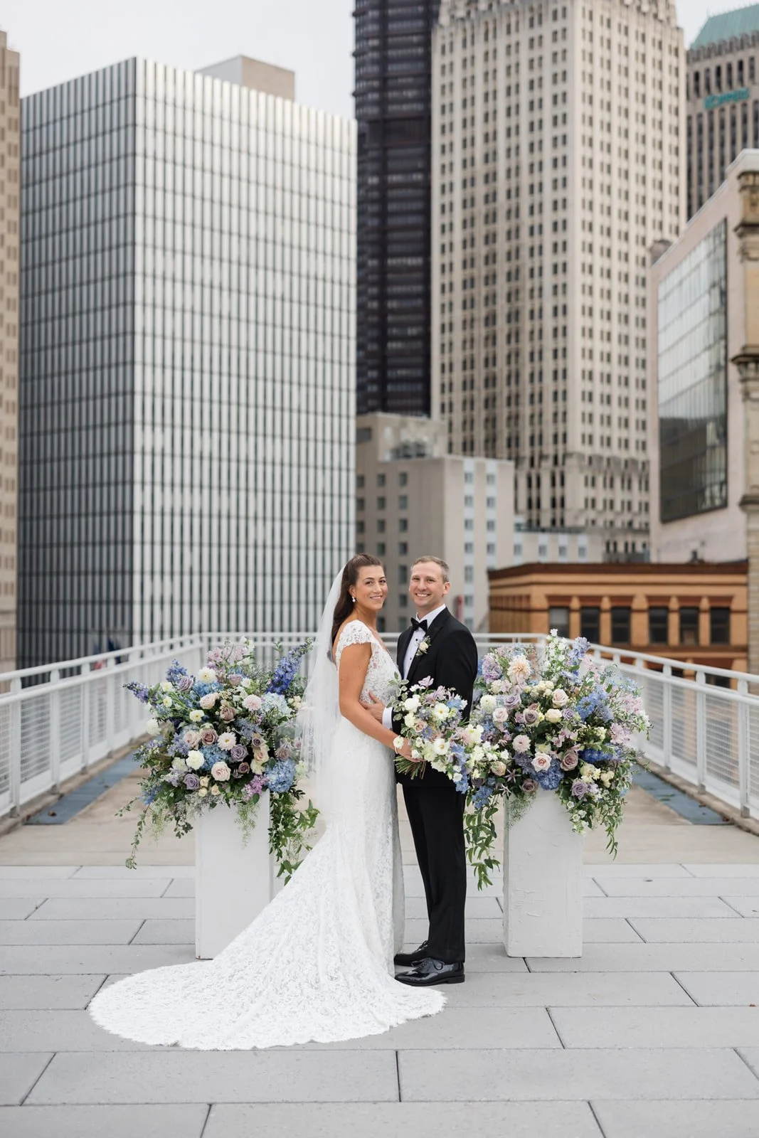pittsburgh-wedding-couple-lush-flowers.jpg