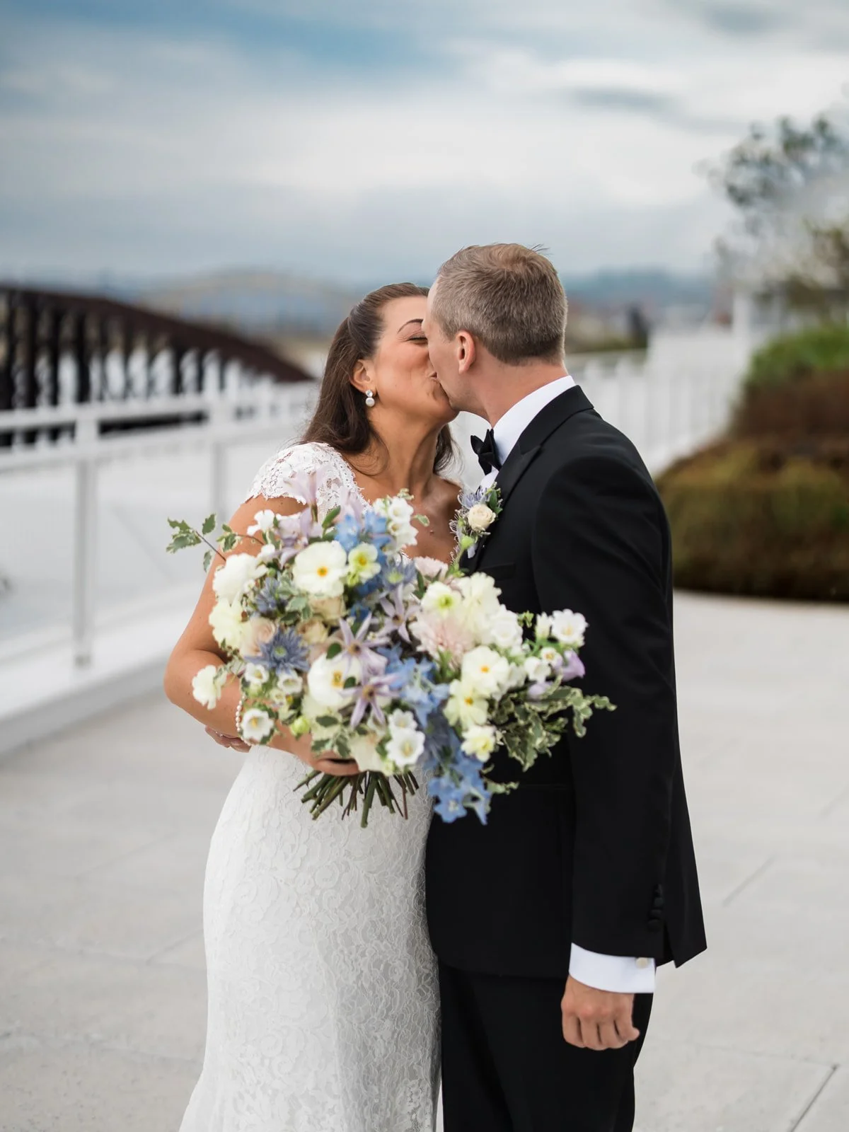 wedding-couple-romantic-bouquet-pittsburgh.jpg