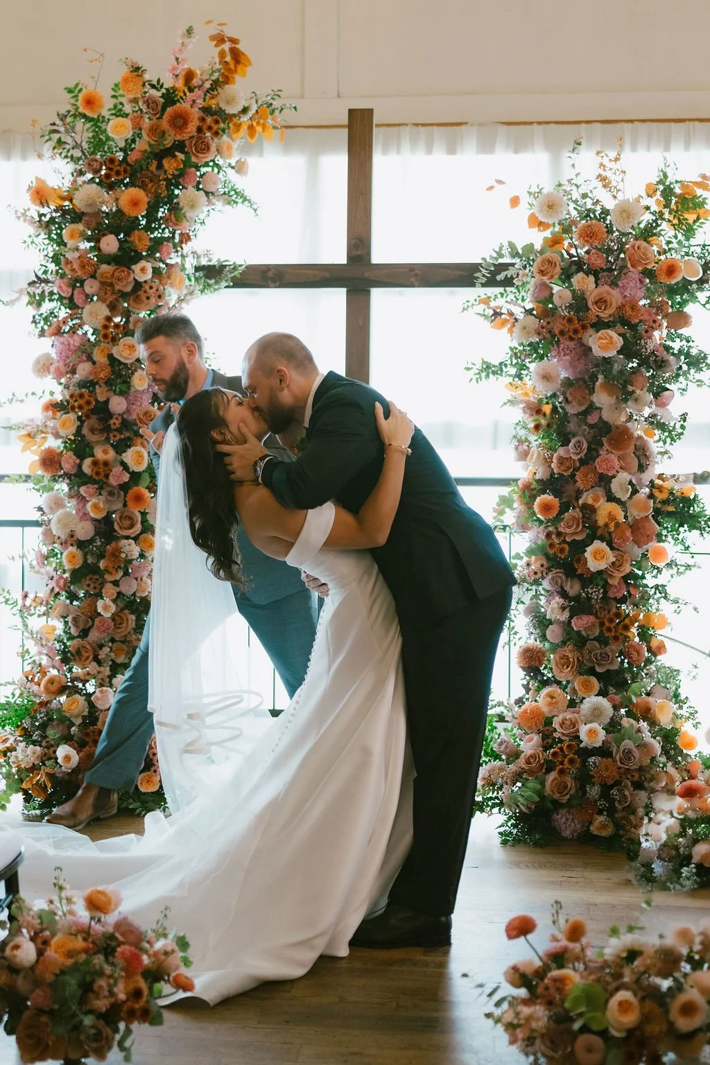 modern-romantic-wedding-flowers-pittsburgh.jpg