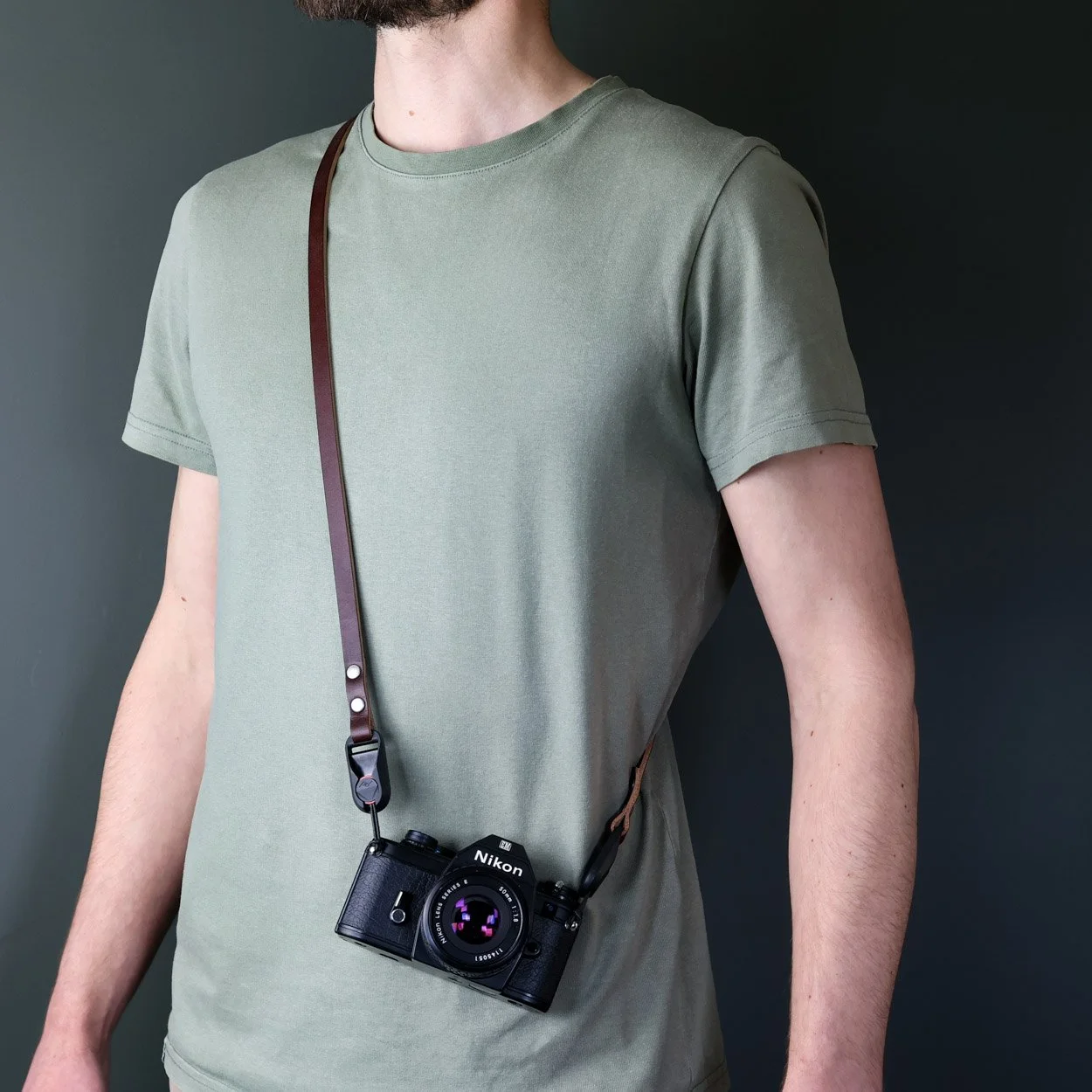 chestnut-crossbody-camera-strap-peak-design.jpg