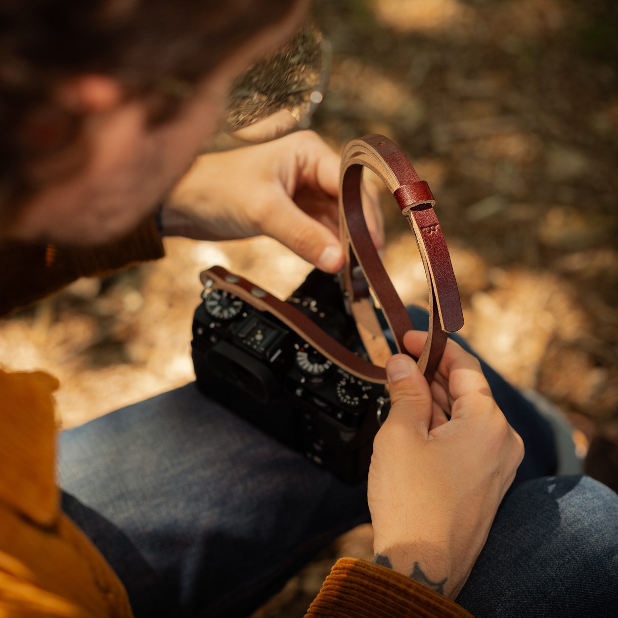 Adjustable leather camera strap ascent
