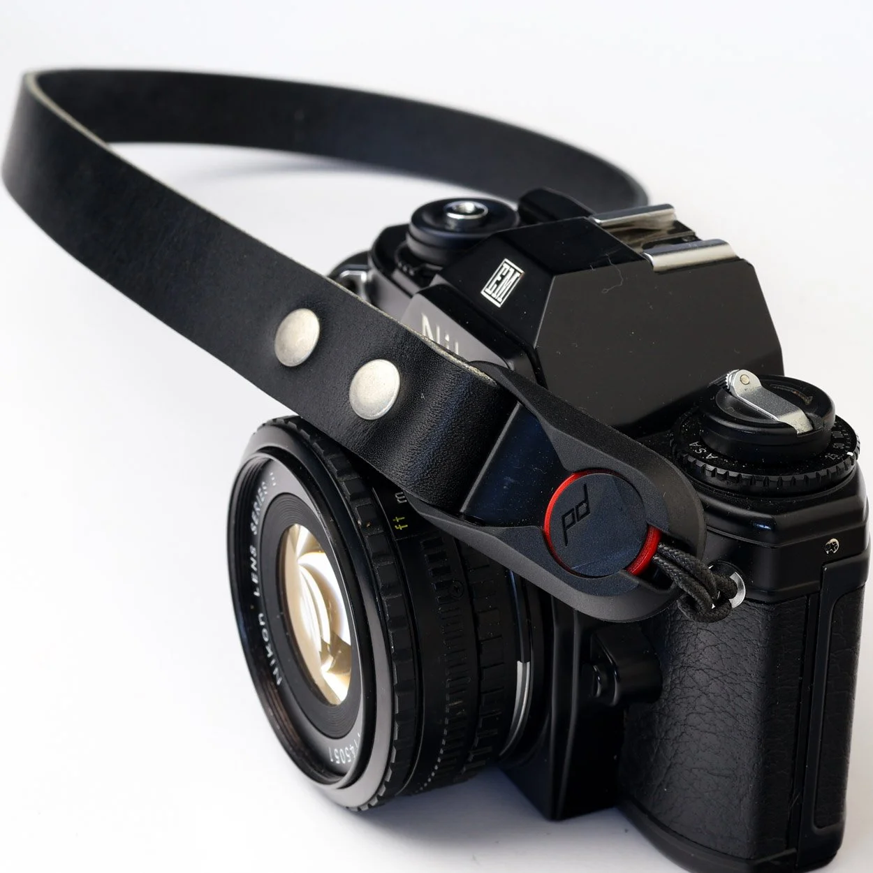 Ridge Qr leather camera strap with peak design anchors