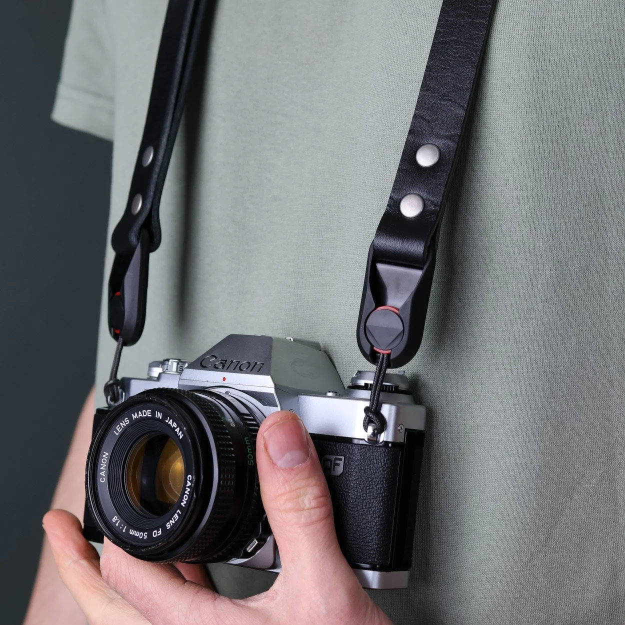 Canon camera strap close up vantage with peak design anchors
