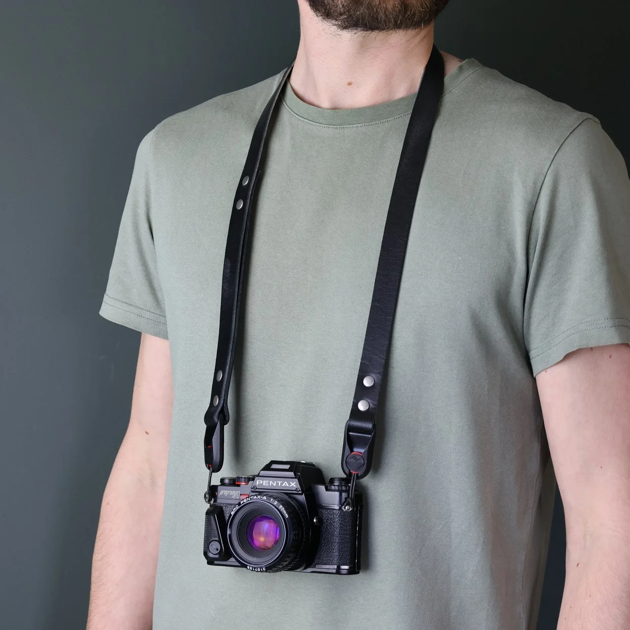 vantage qr black camera neck strap with Nikon Camera