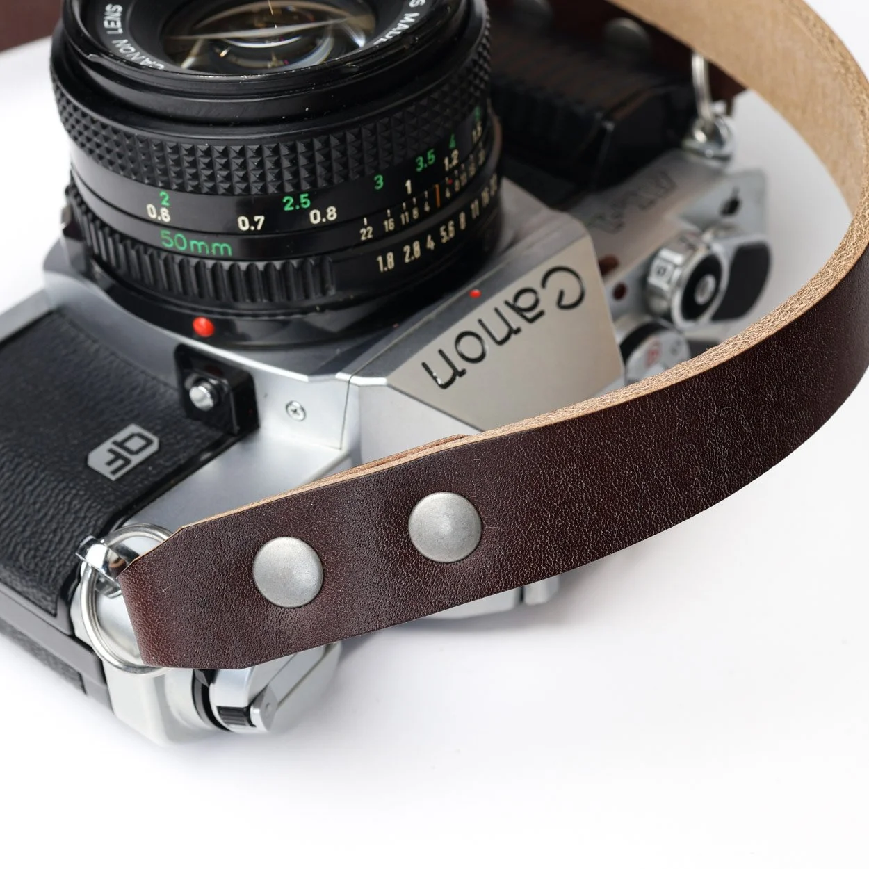 Ridge chestnut camera stap with canon close up