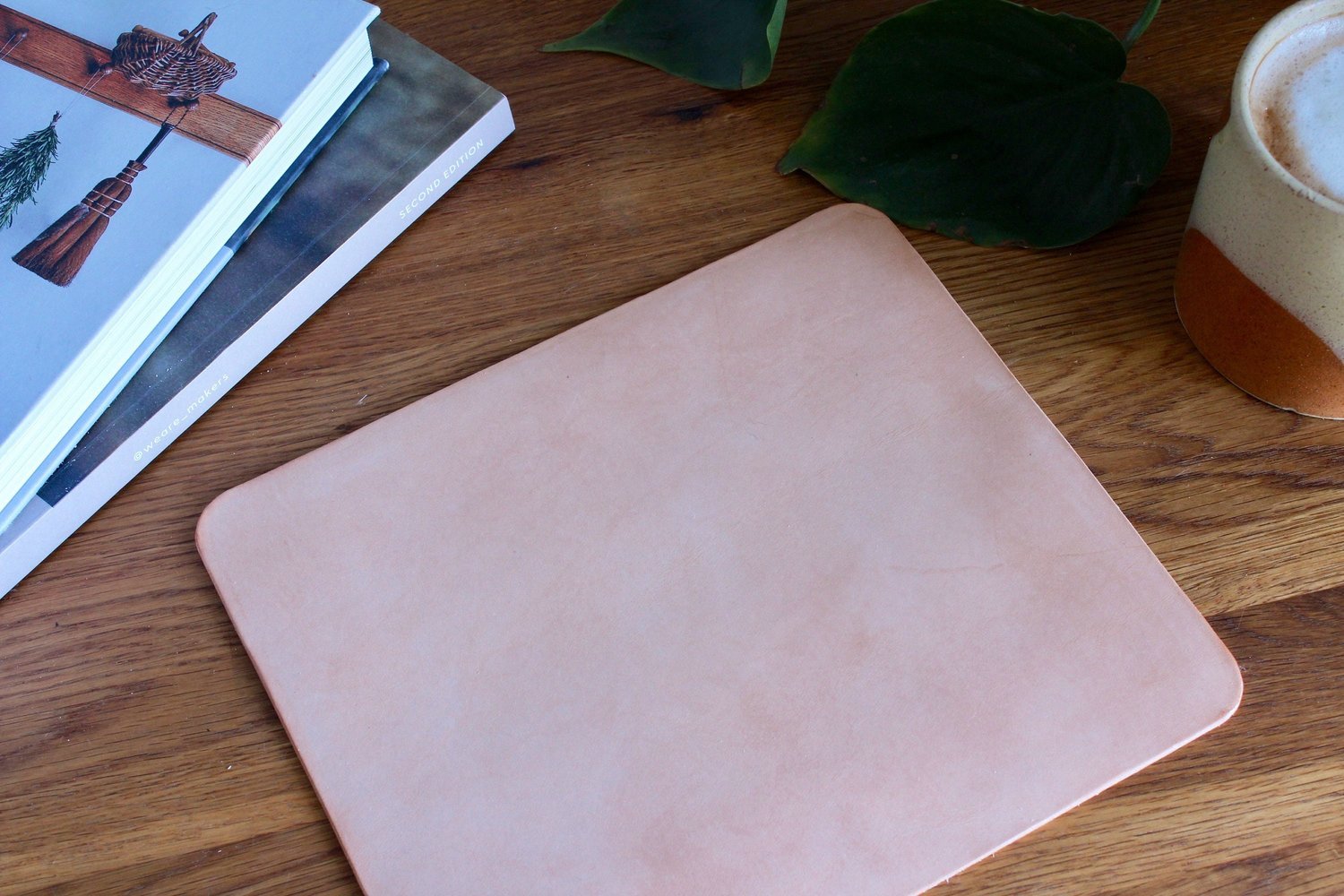 Leather mouse mat