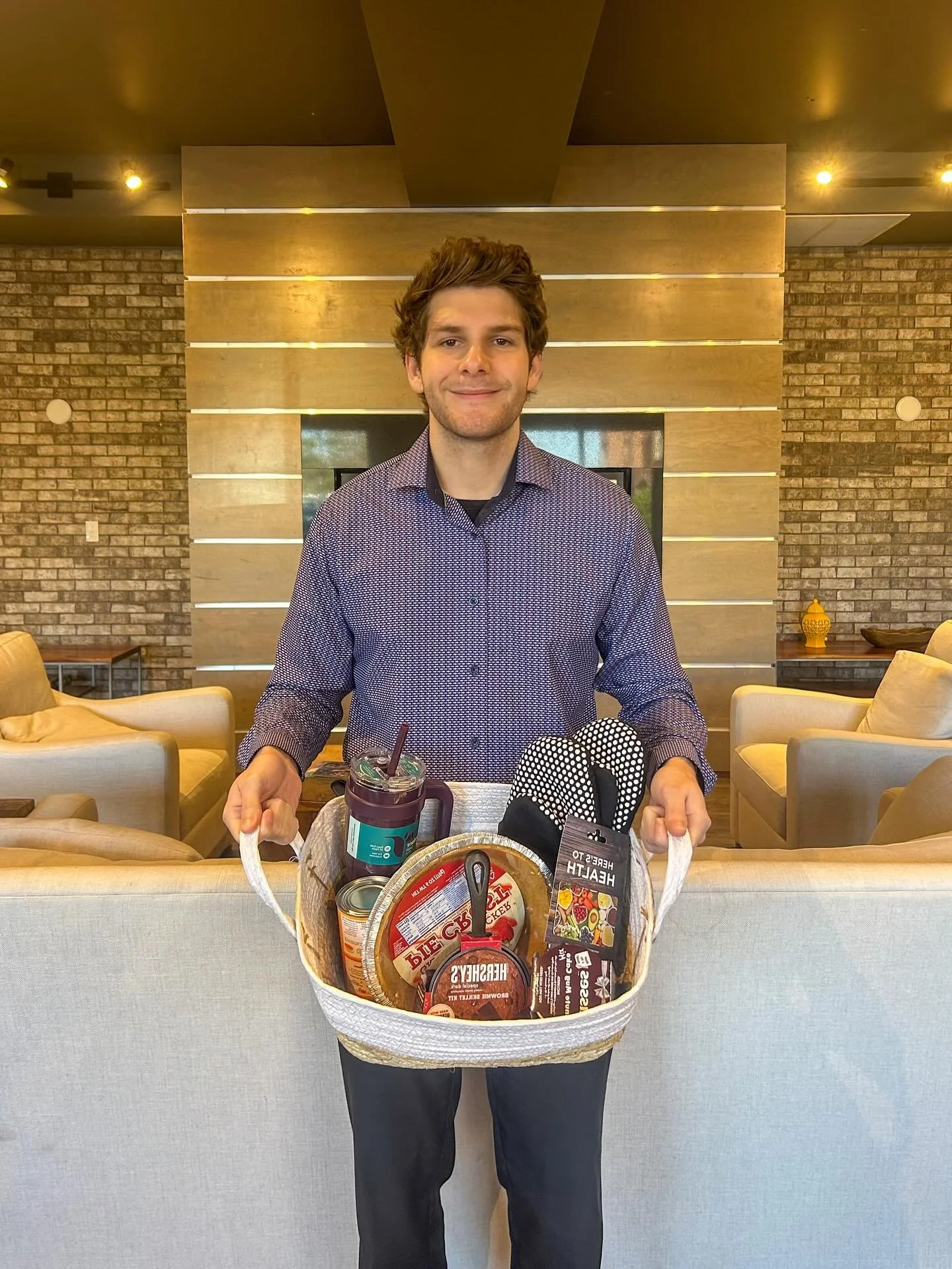 Win It Wednesday 👀🌟

Here is how to enter to win this Thanksgiving basket full of goodies:

1. Make sure you follow us!

2. Like this photo.

3. Comment and tag the person you&rsquo;ll share the goodies with!

#studenthousing #collegelife #miamioh