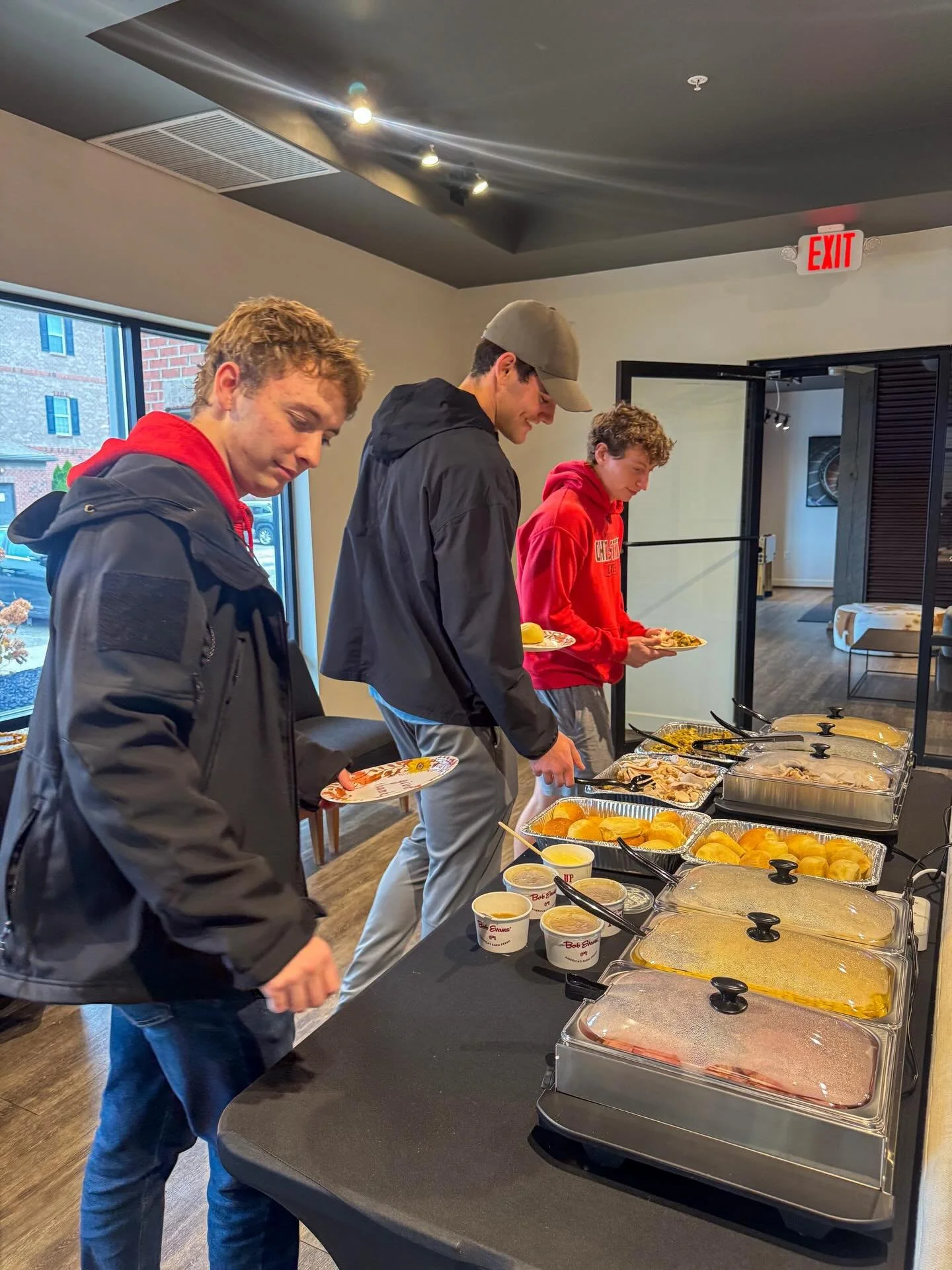 Friendsgiving ‼️

We had a great time talking with everyone who came. We hope everyone enjoys the break! 

Be on the lookout for our upcoming events in December!

#friendsgiving #studenthousing #miamioh